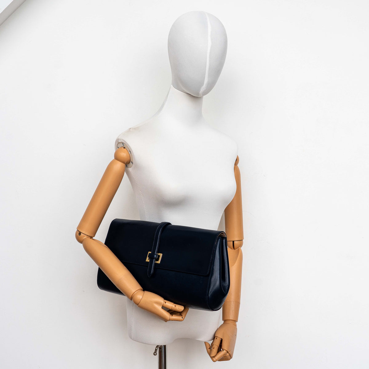 Samantha Thavasa LAPLUME Leather Clutch Bag Navy Blue