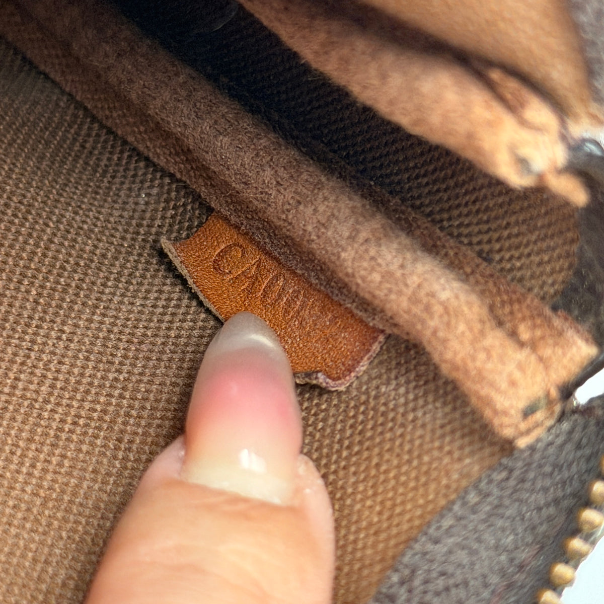 Louis Vuitton Monogram Pochette Shoulder Bag