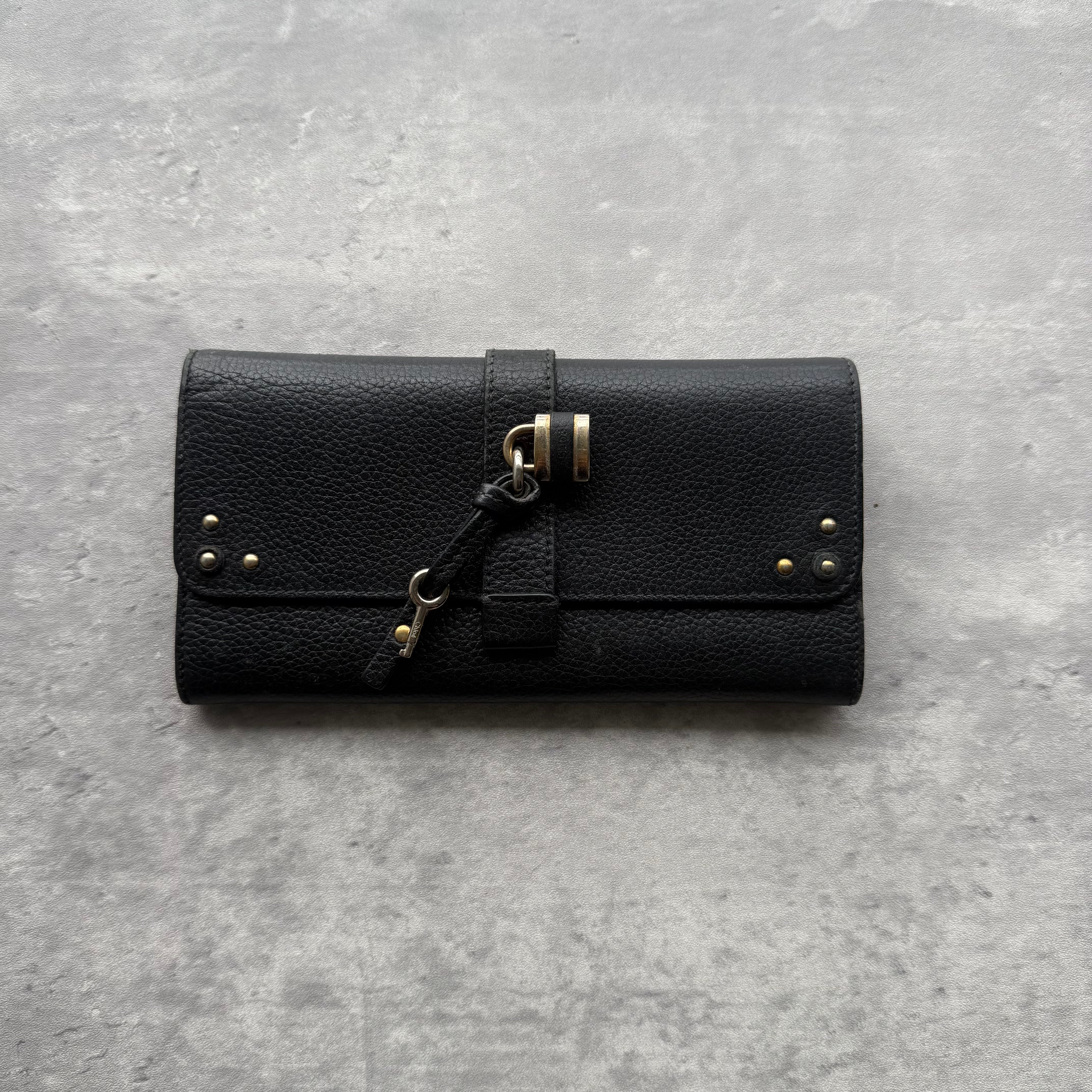 Chloé Paddington Long Black Pebbled Leather Wallet with gold-tone hardware, signature padlock detail, multiple card slots, and zip coin pocket.
