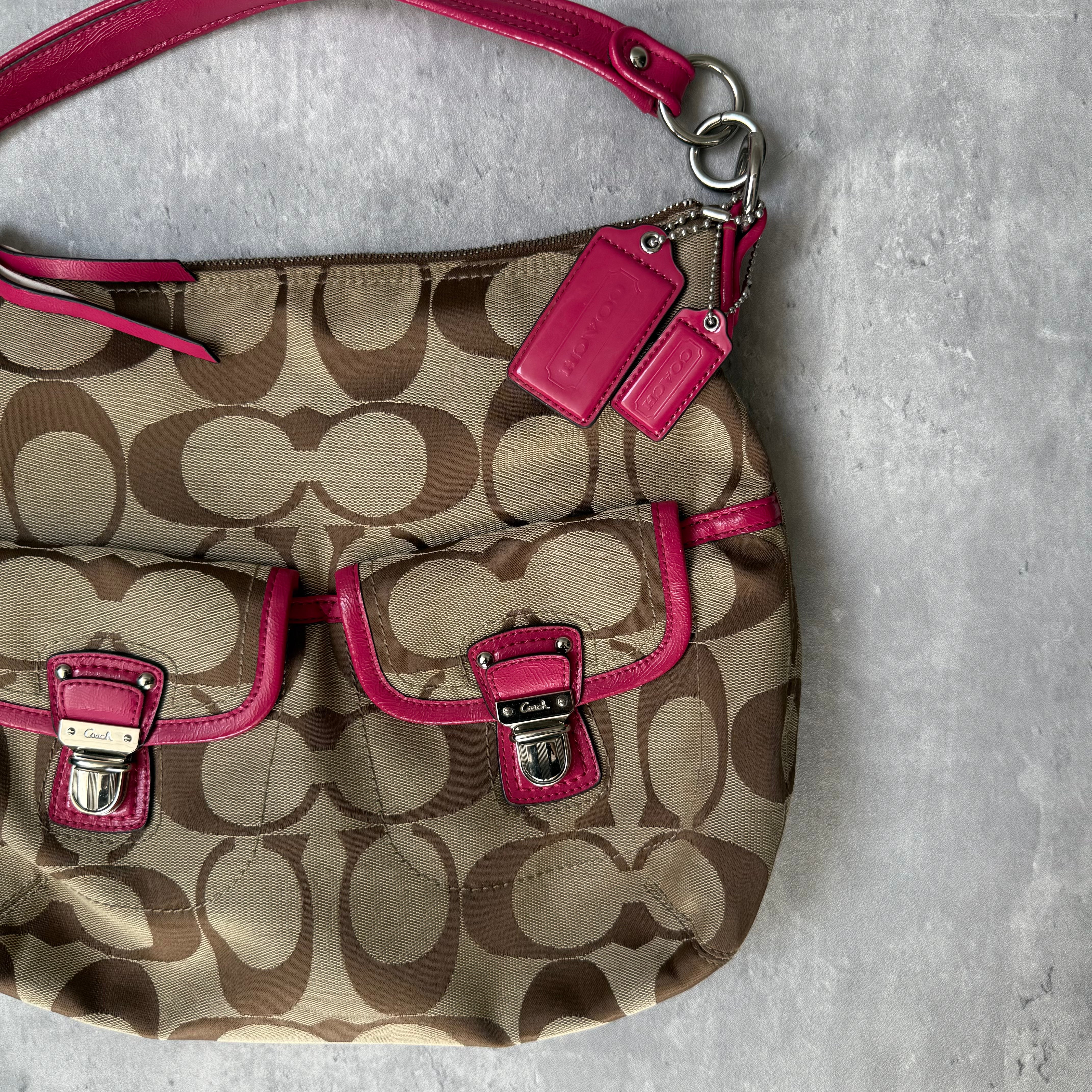 Coach 2Way Signature Pocket Hobo Daisy Bag in beige canvas with pink leather trim, dual front pockets, and detachable strap.