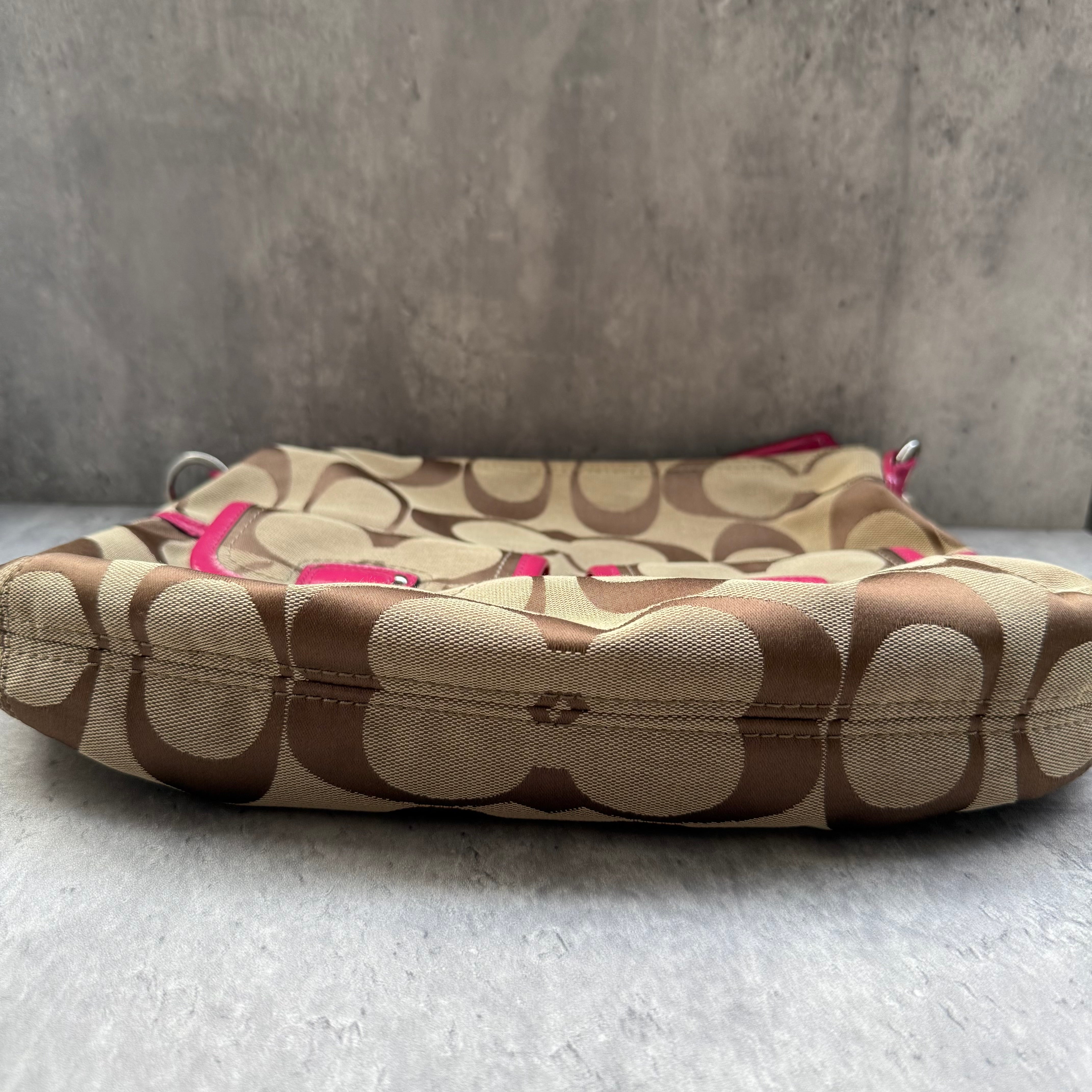 Coach 2Way Signature Pocket Hobo Daisy Bag in beige canvas with pink leather trim, dual front pockets, and detachable strap.