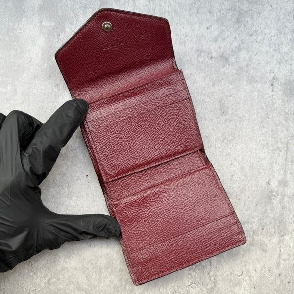 Coach Jasmine Colour-Block Small Wallet in plum, burgundy, and black pebbled leather with zip coin pocket