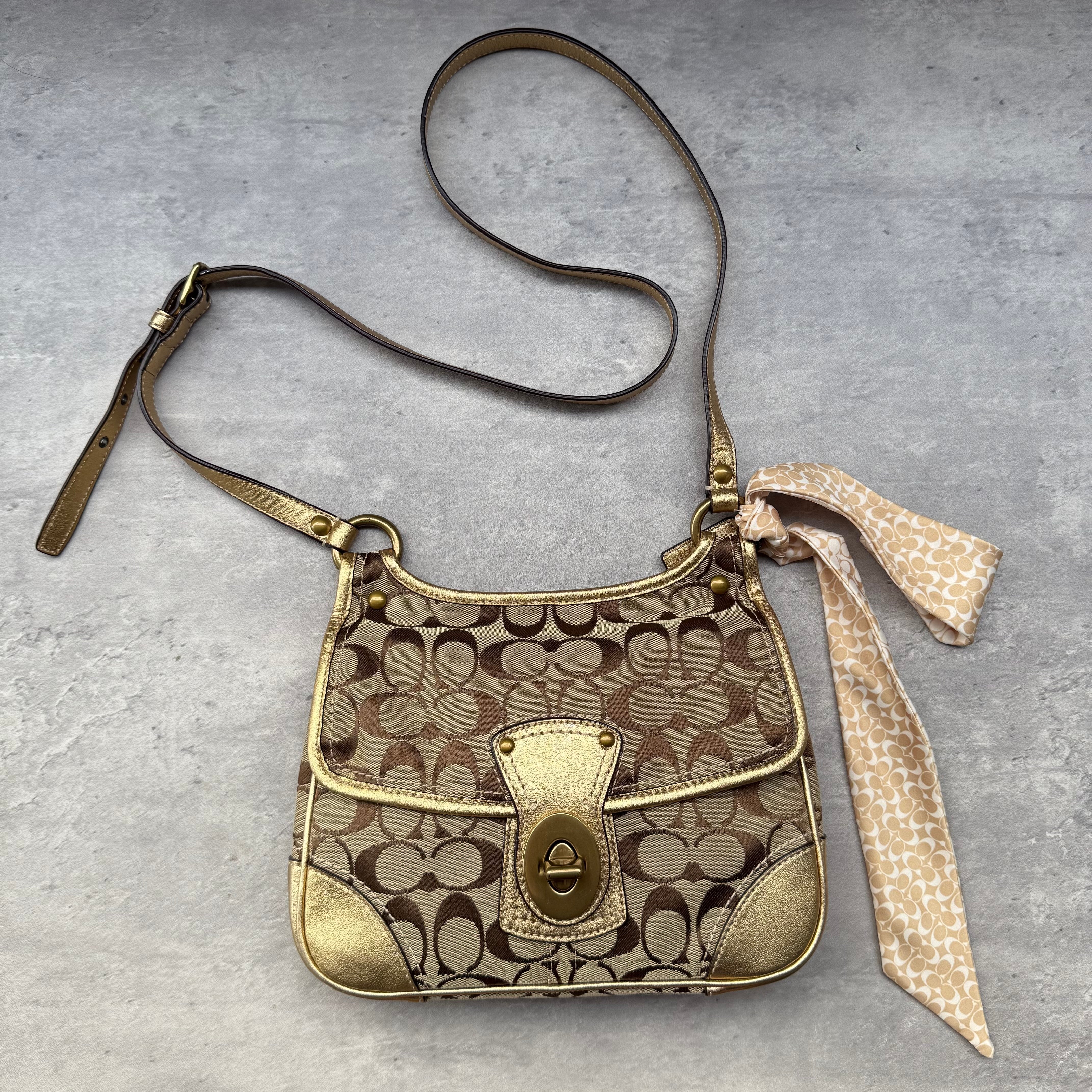 Coach Signature Turnlock Crossbody Bag Beige/Gold, crafted in coated canvas with metallic gold leather trim, featuring a turnlock closure and adjustable strap.