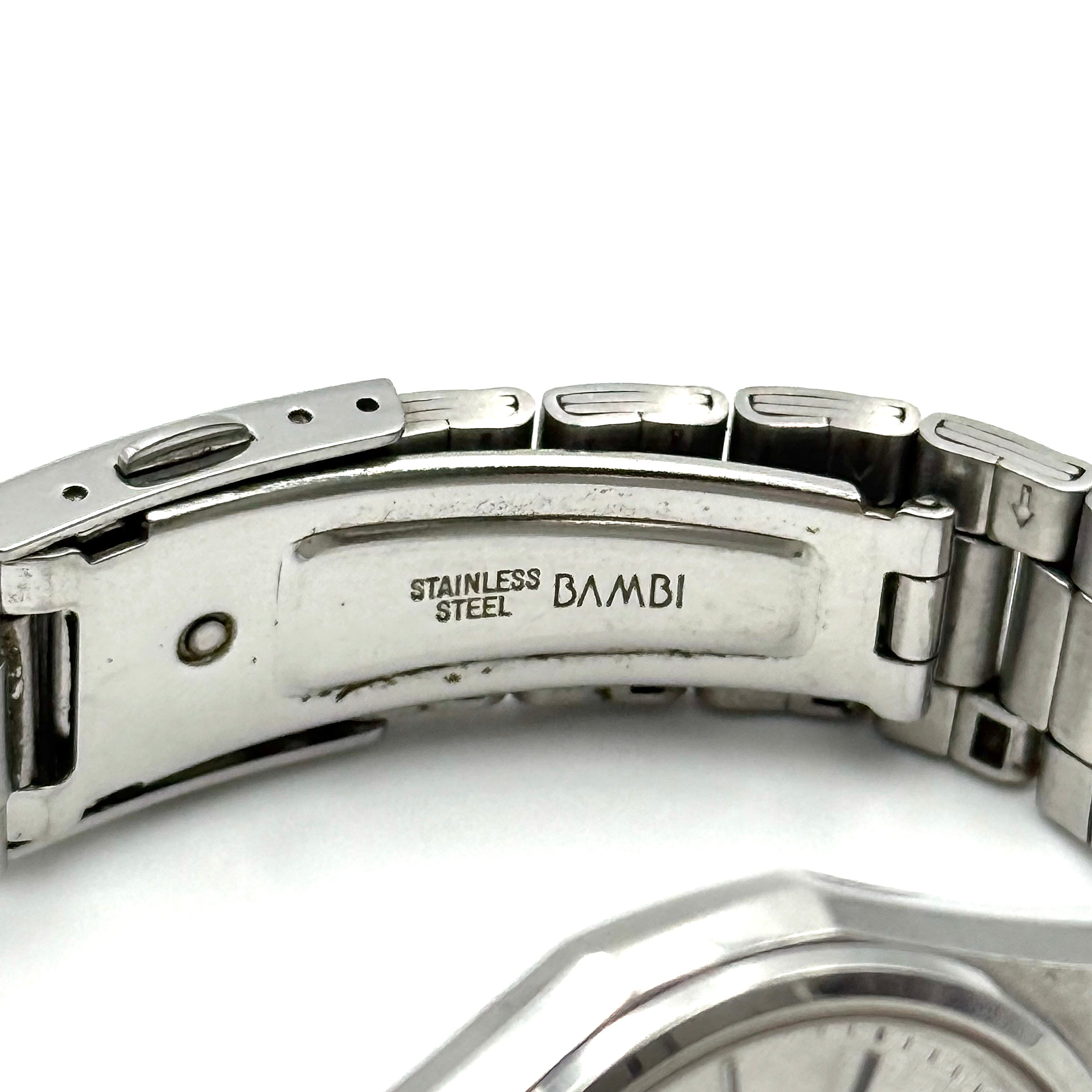 Seiko Spirit 7N93-7000 Quartz Watch in silver with a white textured dial and stainless steel bracelet, shown on a black cushion.