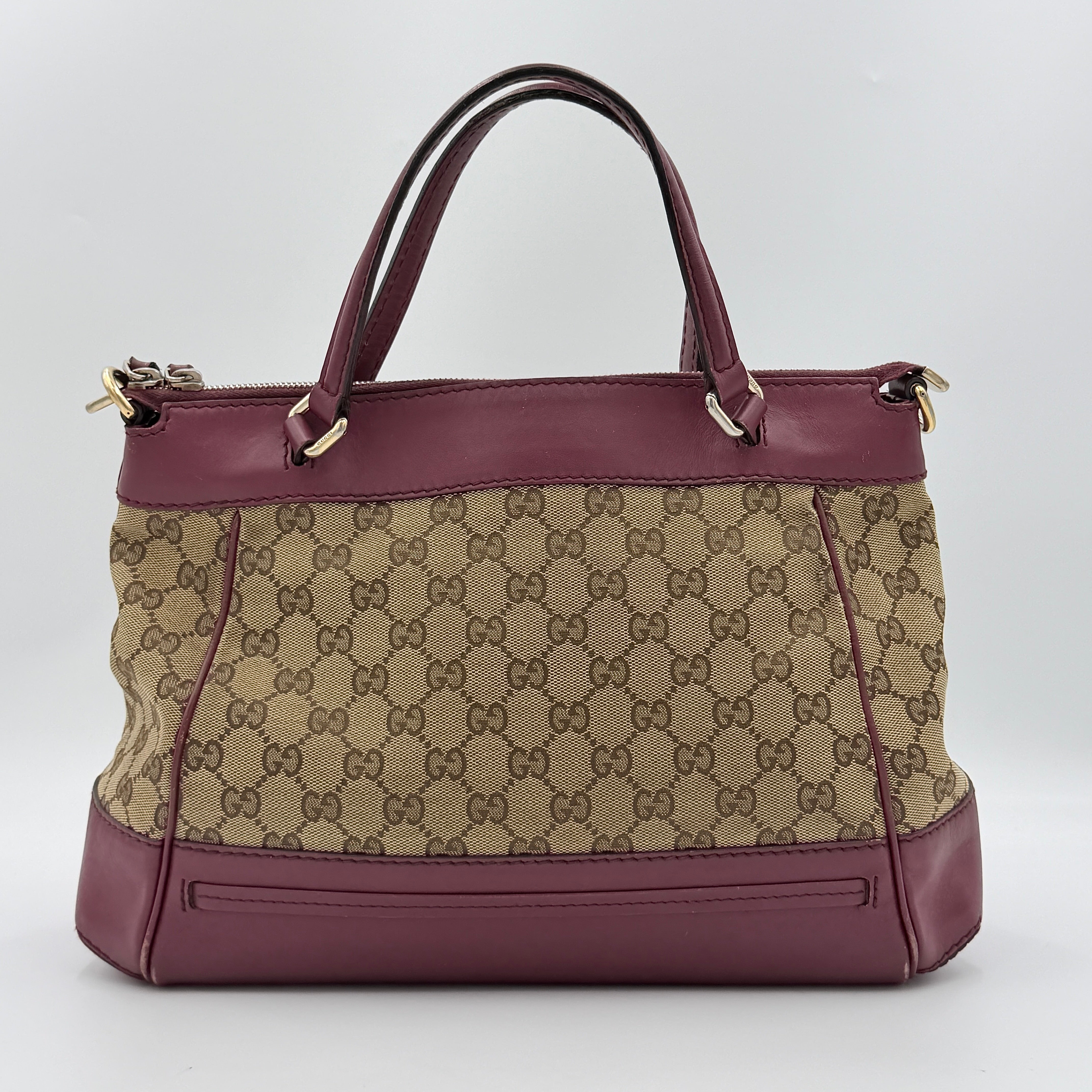 Gucci Mayfair Bow 2Way shoulder bag in beige GG monogram canvas with red leather trim, shown with detachable strap.