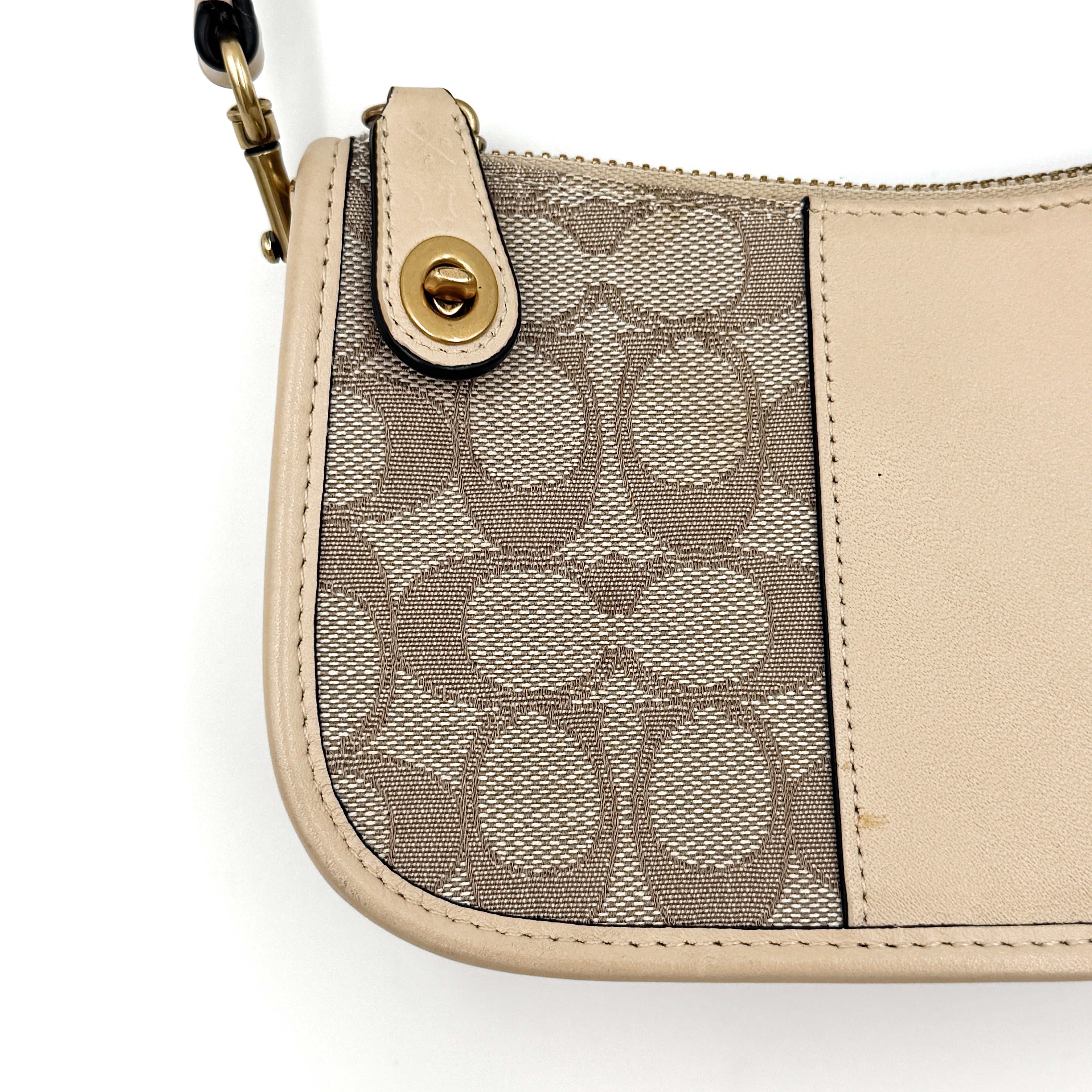 Coach Signature Swinger 20 Shoulder Bag Cream