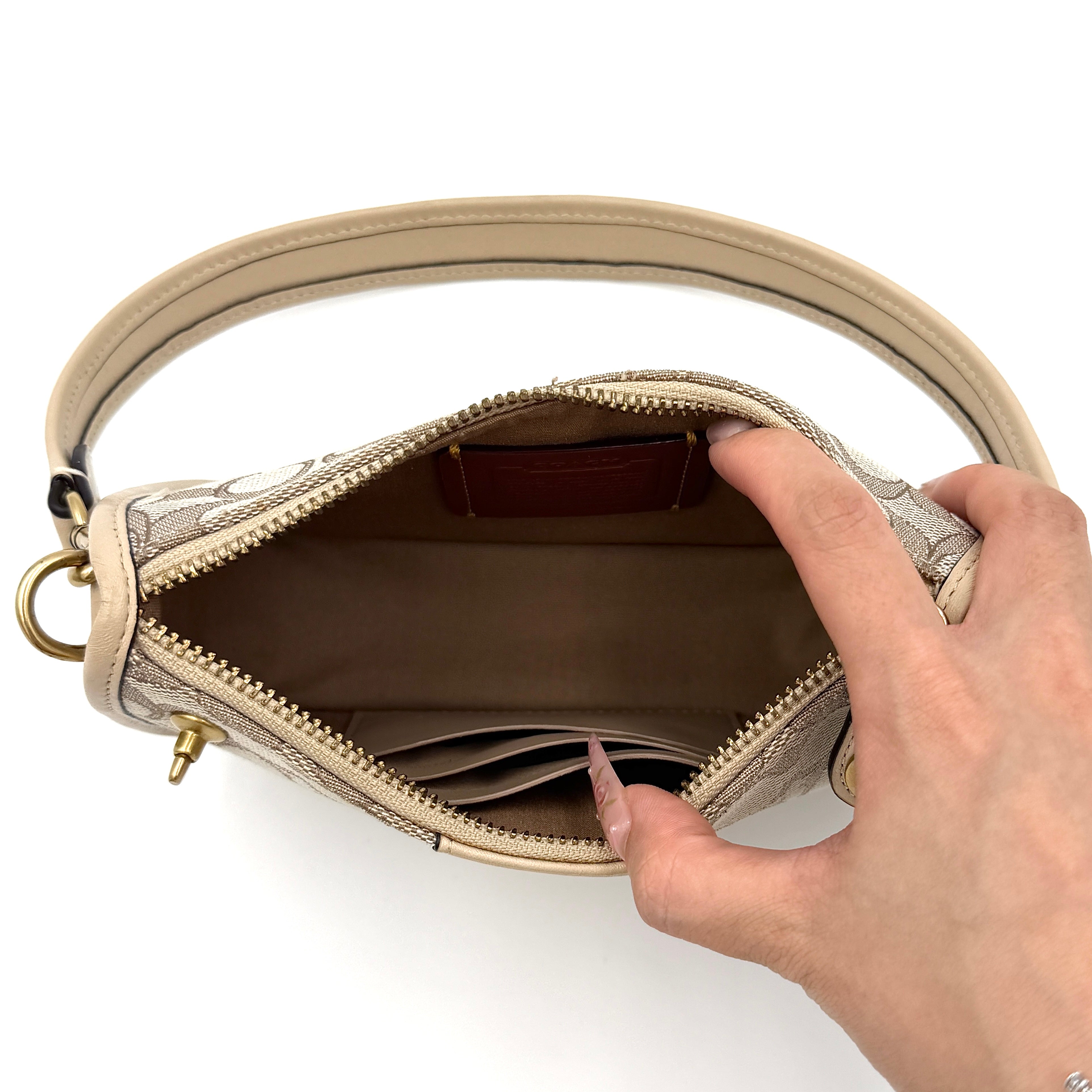 Coach Signature Swinger 20 Shoulder Bag Cream