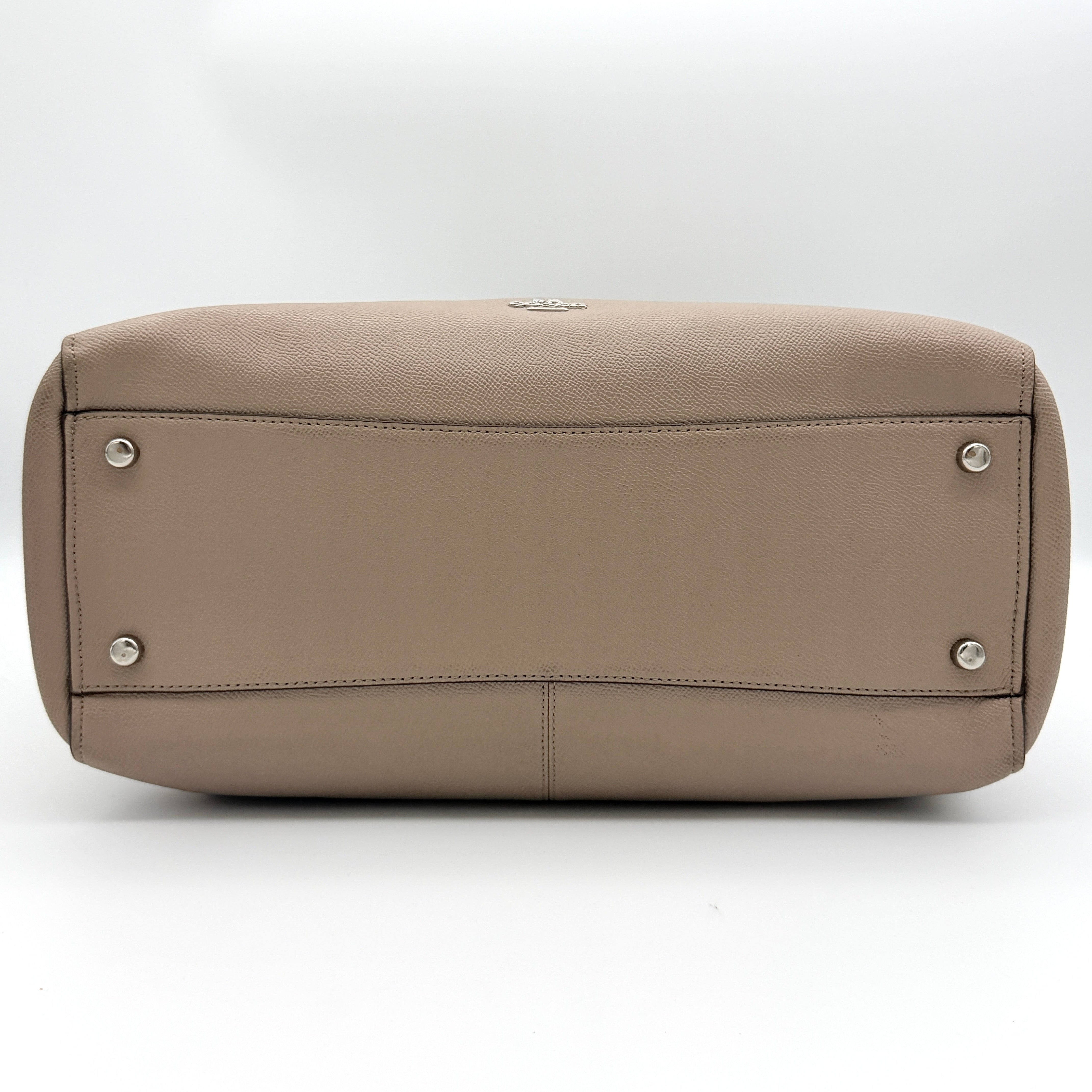 Coach Turnlock Carryall Shoulder Bag in light brown grained leather with silver hardware and double shoulder straps.