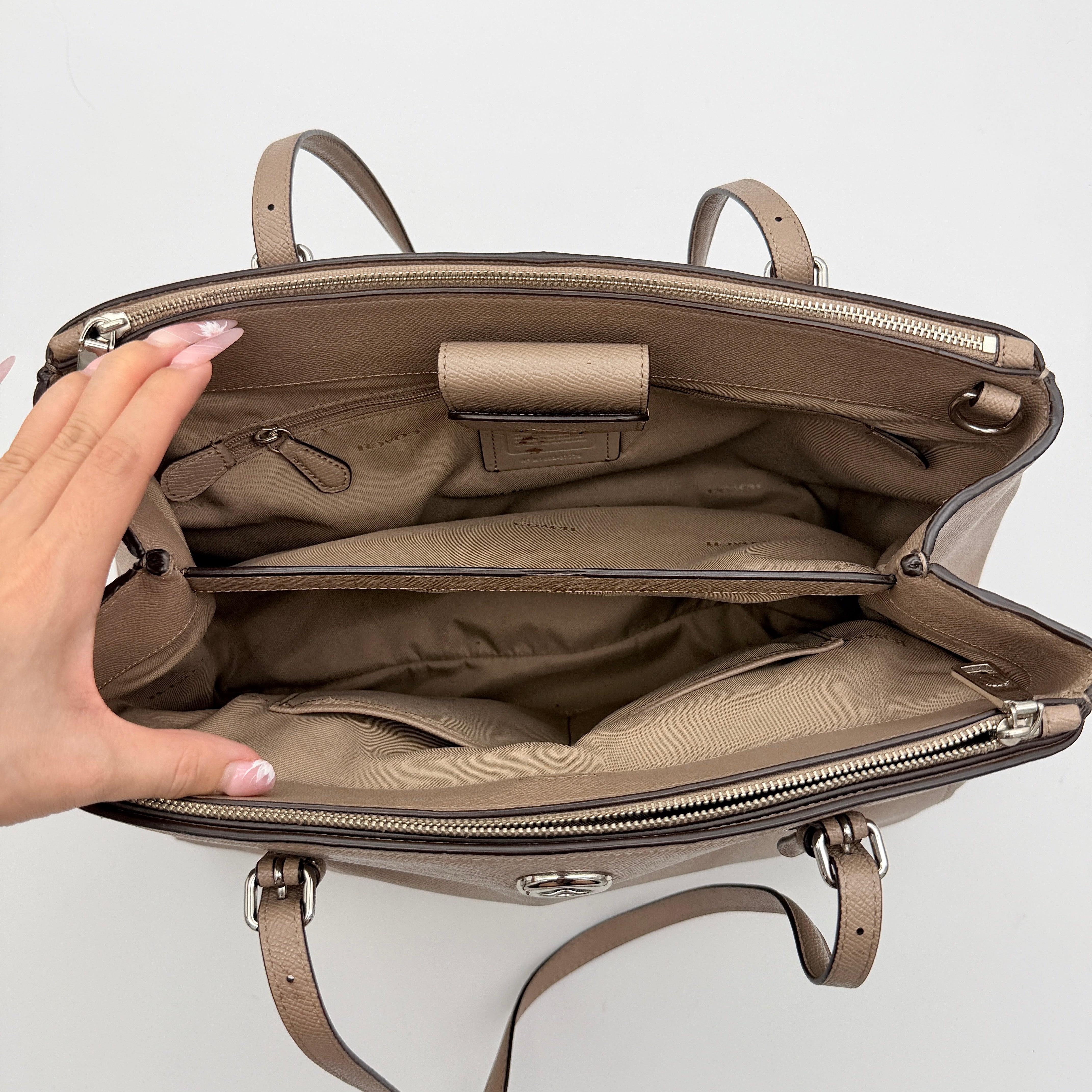 Coach Turnlock Carryall Shoulder Bag in light brown grained leather with silver hardware and double shoulder straps.