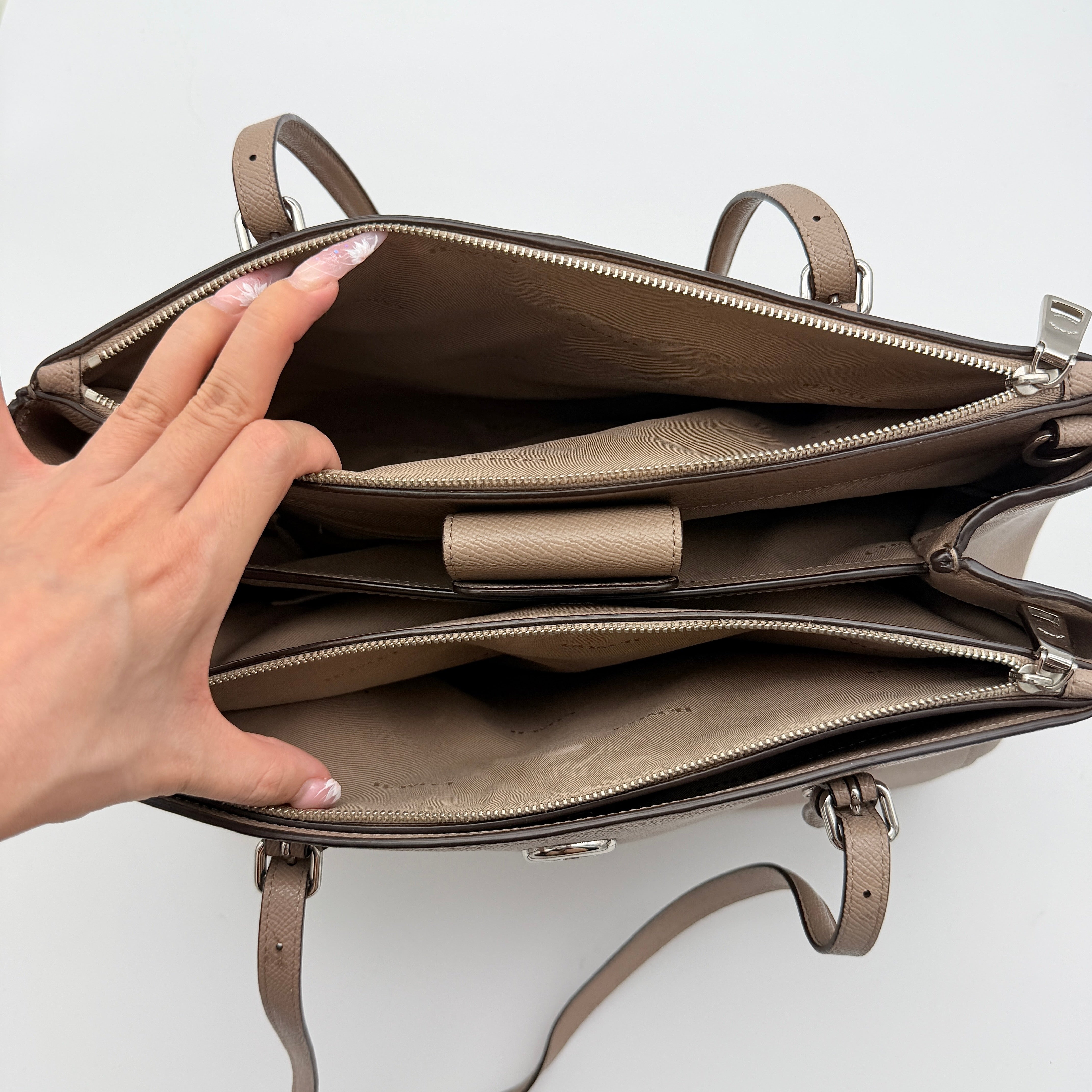 Coach Turnlock Carryall Shoulder Bag in light brown grained leather with silver hardware and double shoulder straps.