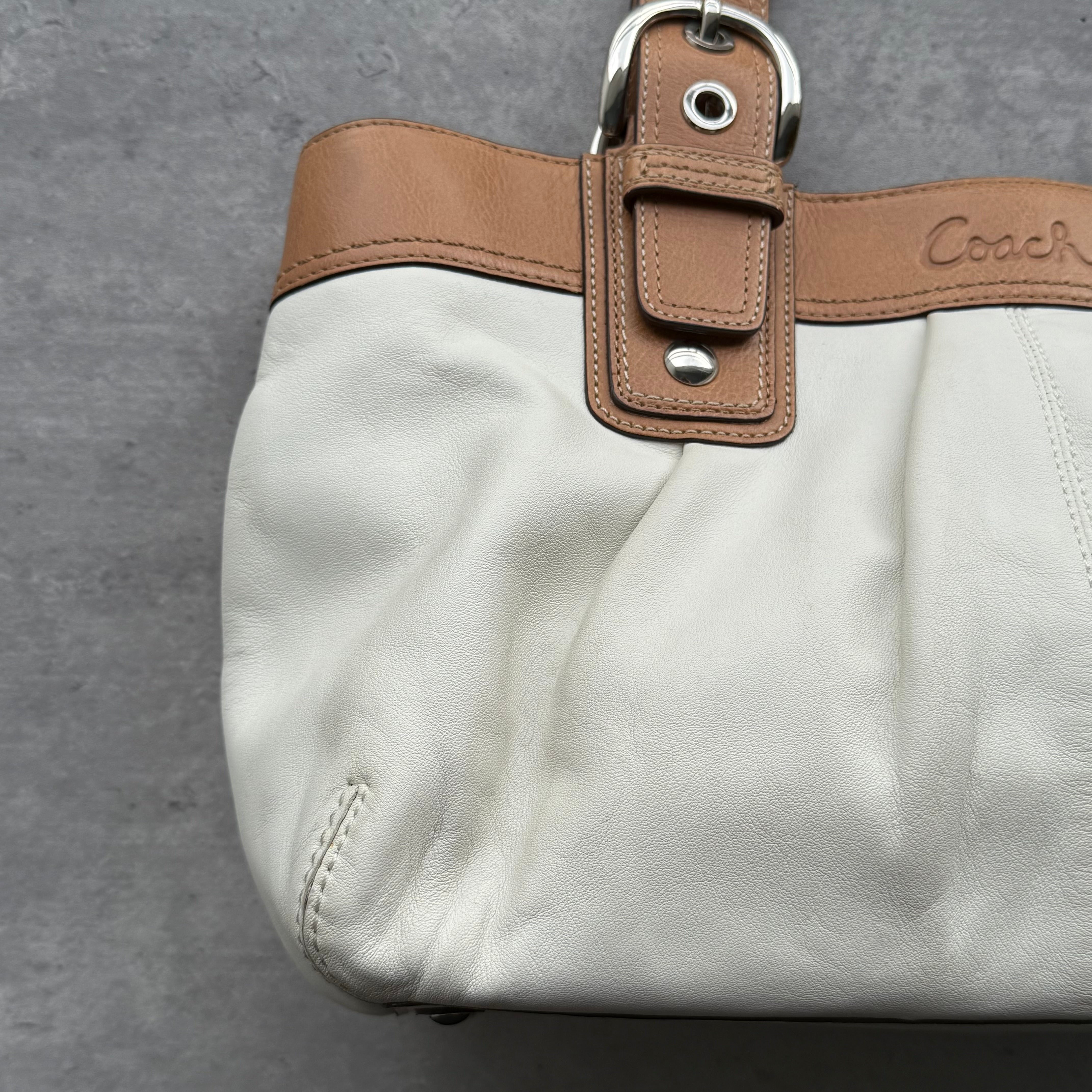 Coach Soho Buckle ToteBag Tan/White
