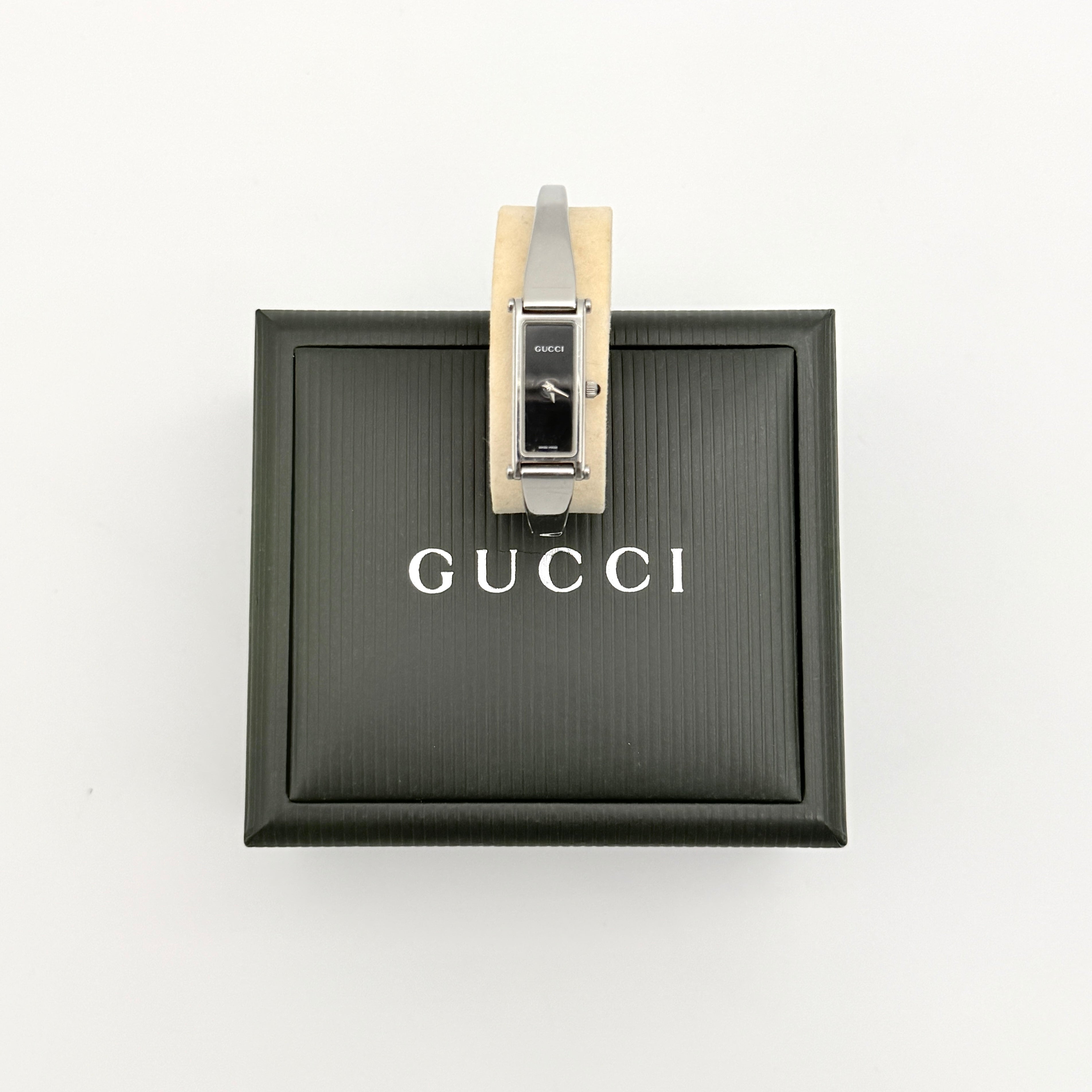 Gucci 1500L Black Dial Bangle Watch