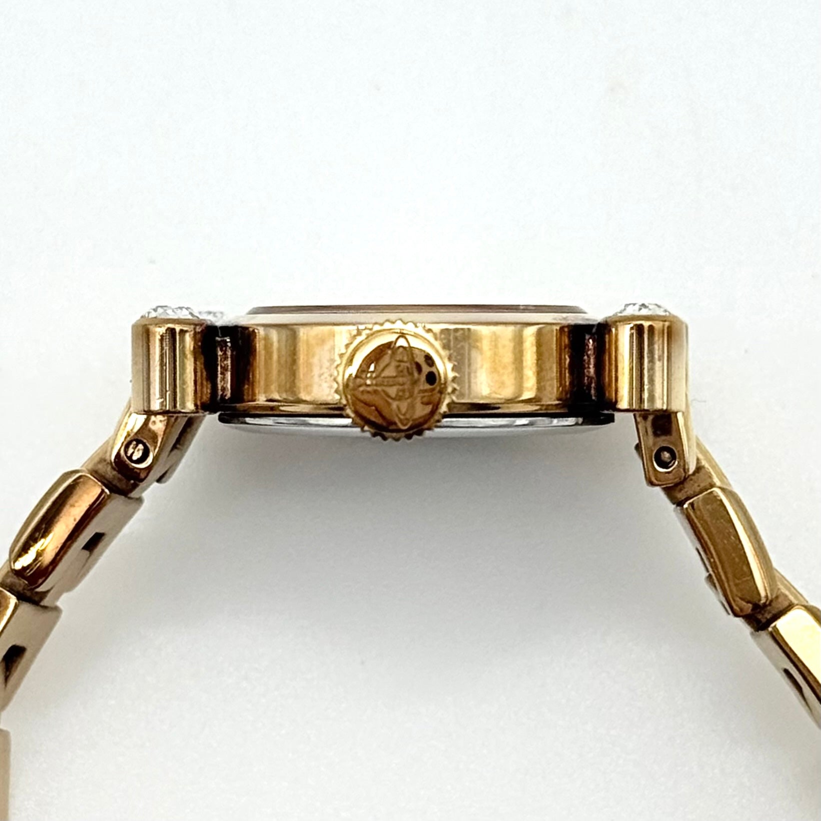 Vivienne Westwood Orb Diamond Shell VW-77C7 Watch Gold