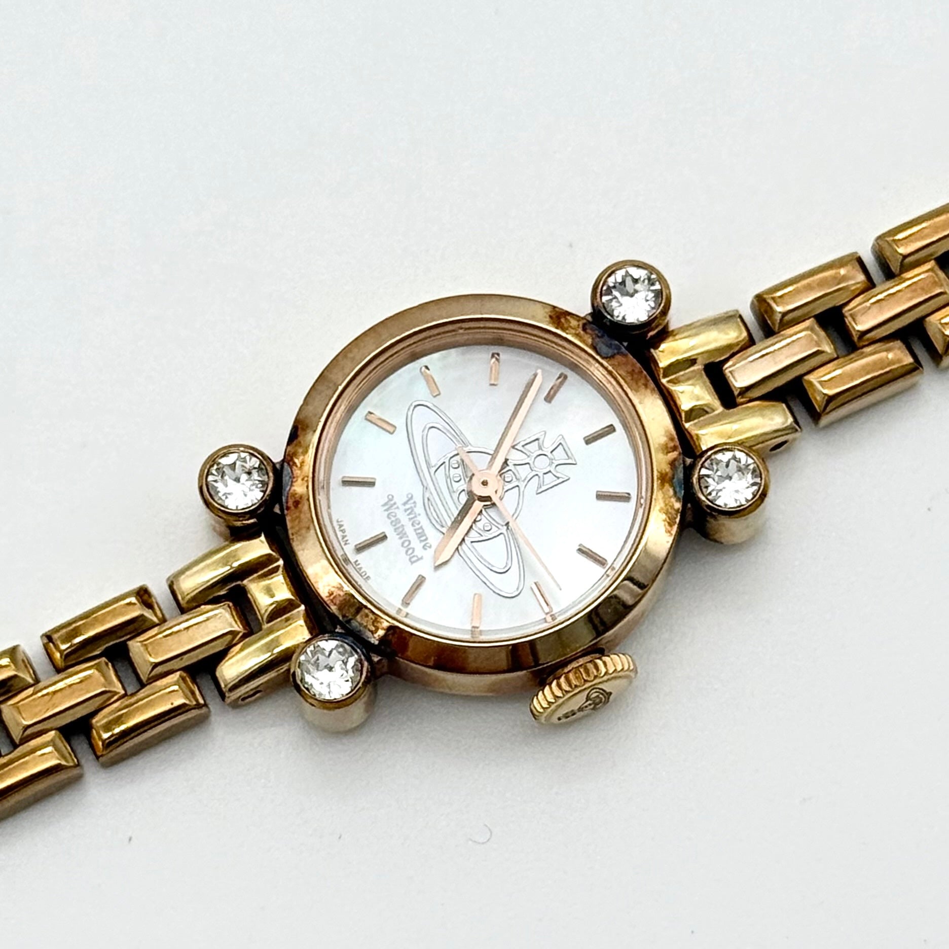 Vivienne Westwood Orb Diamond Shell VW-77C7 Watch Gold