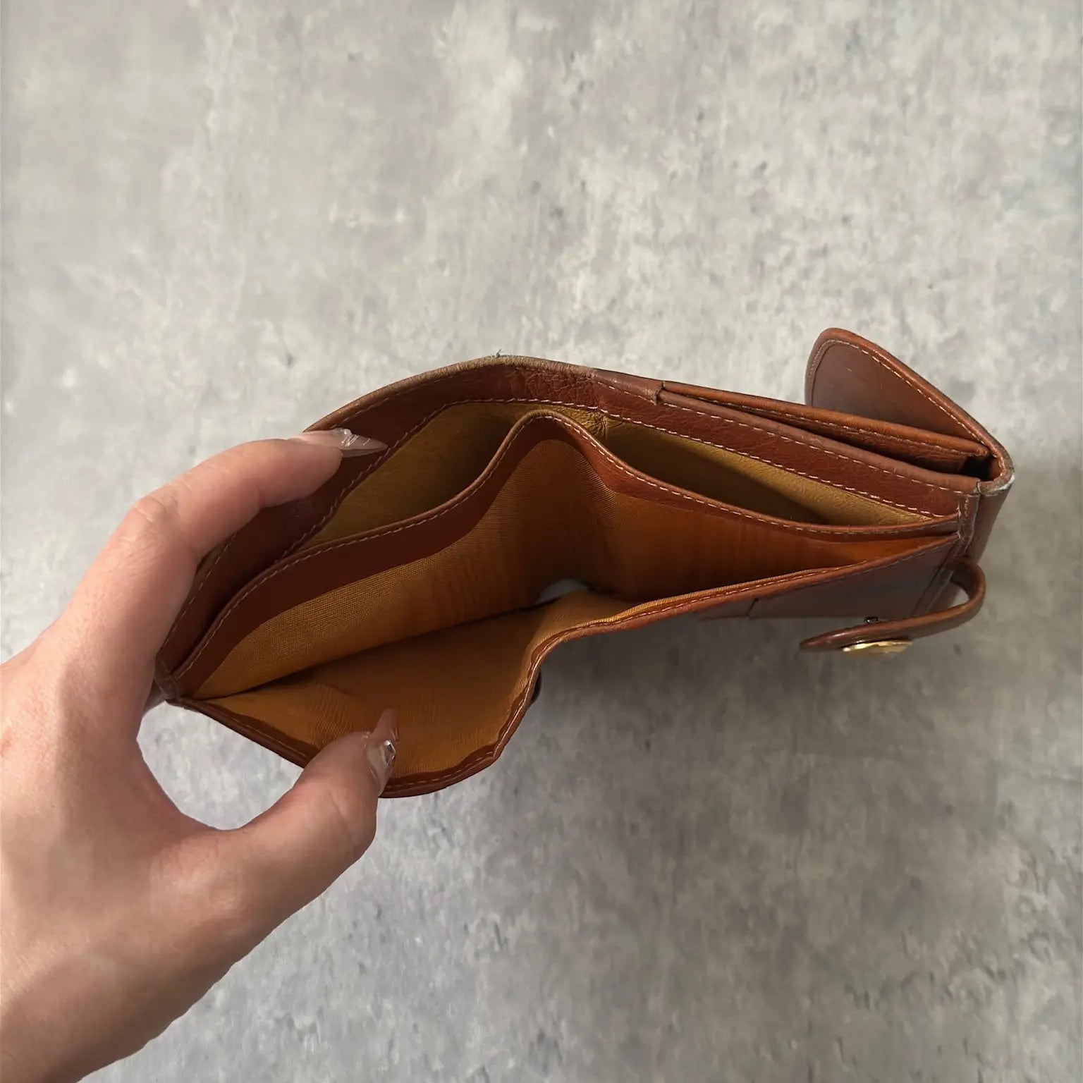 Gucci Signature Logo Clip Vintage Brown Wallet, crafted from smooth brown leather with a gold-tone logo clip.