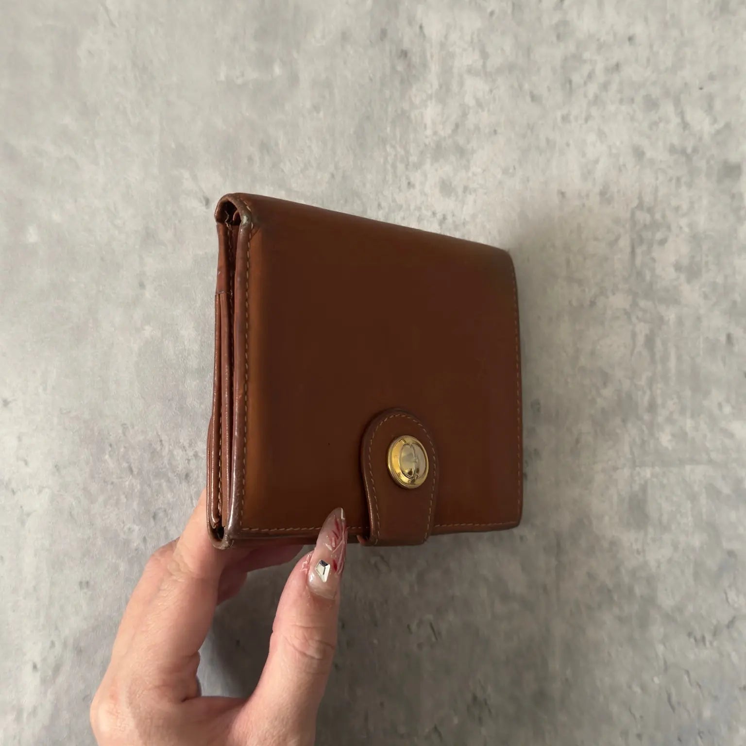 Gucci Signature Logo Clip Vintage Brown Wallet, crafted from smooth brown leather with a gold-tone logo clip.