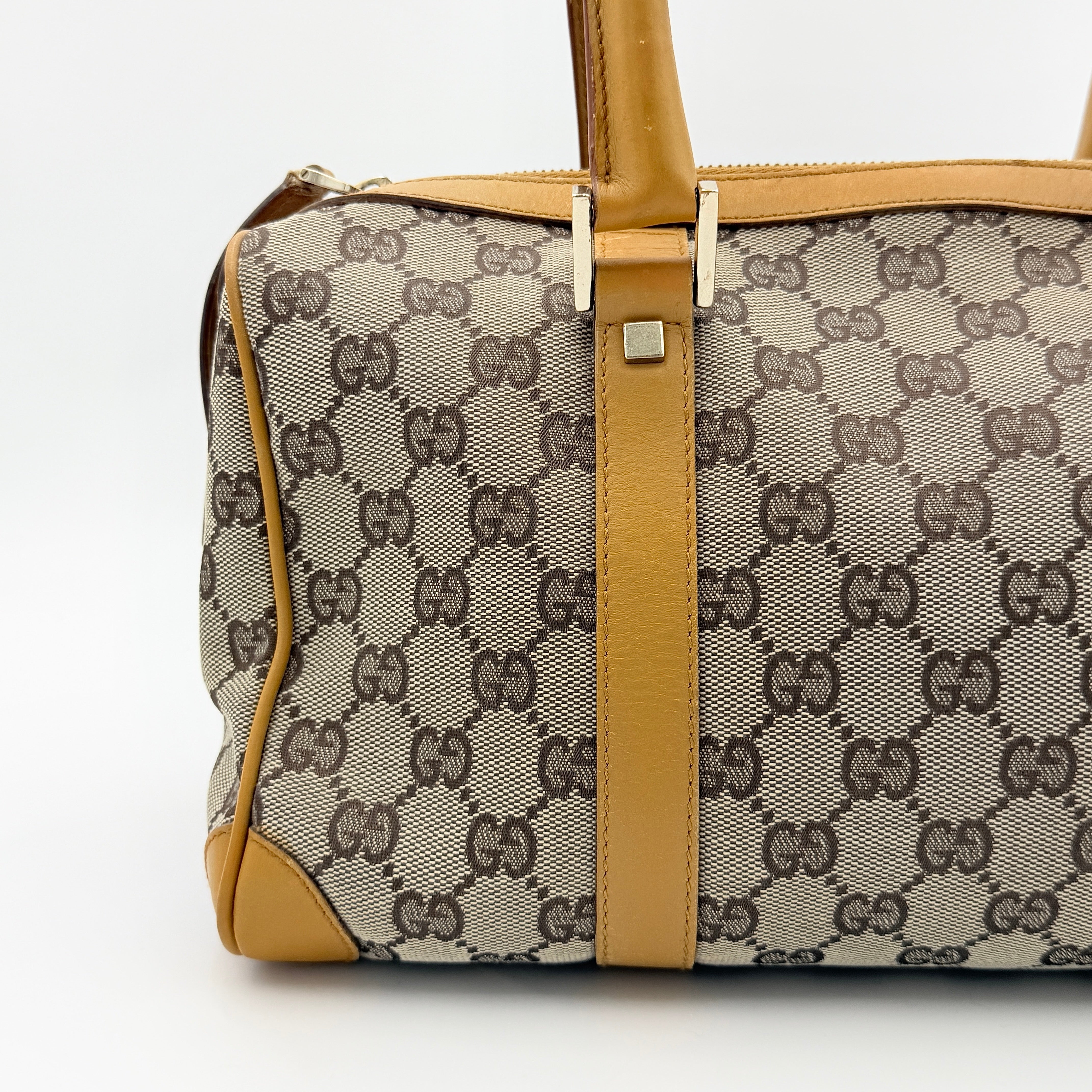 Gucci Abbey Mini Boston shoulder bag in beige GG monogram canvas with caramel leather trim and silver-tone hardware.