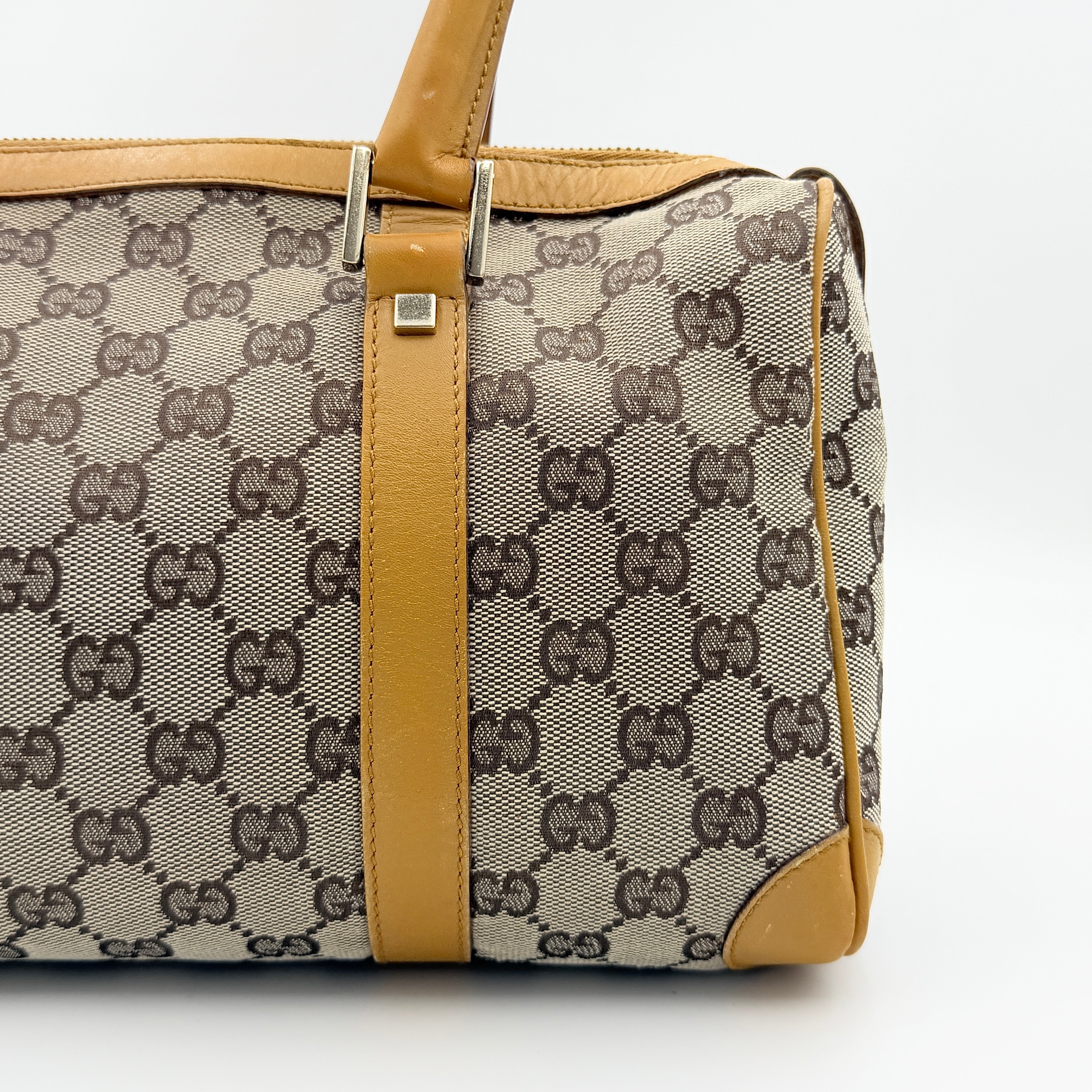 Gucci Abbey Mini Boston shoulder bag in beige GG monogram canvas with caramel leather trim and silver-tone hardware.