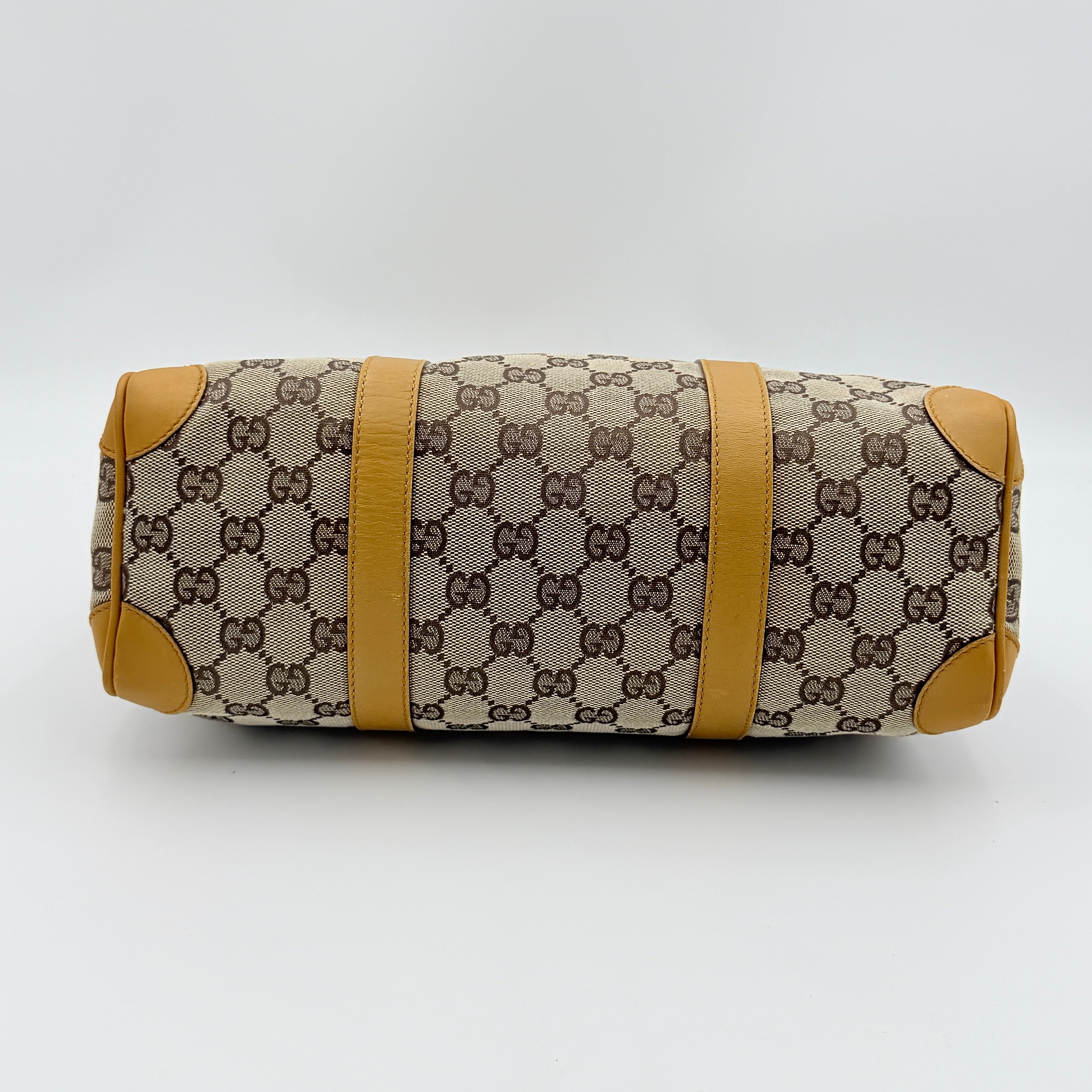 Gucci Abbey Mini Boston shoulder bag in beige GG monogram canvas with caramel leather trim and silver-tone hardware.