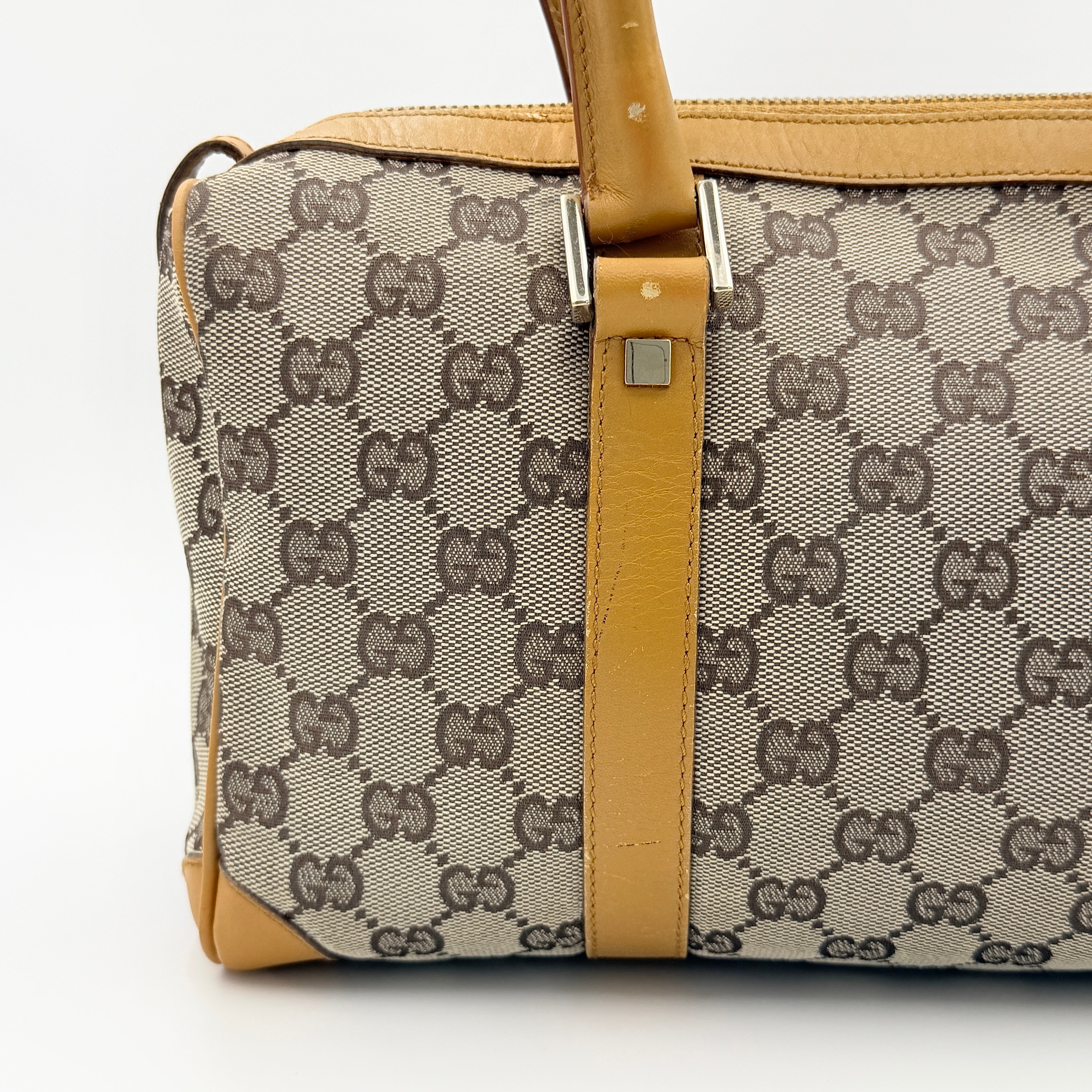 Gucci Abbey Mini Boston shoulder bag in beige GG monogram canvas with caramel leather trim and silver-tone hardware.