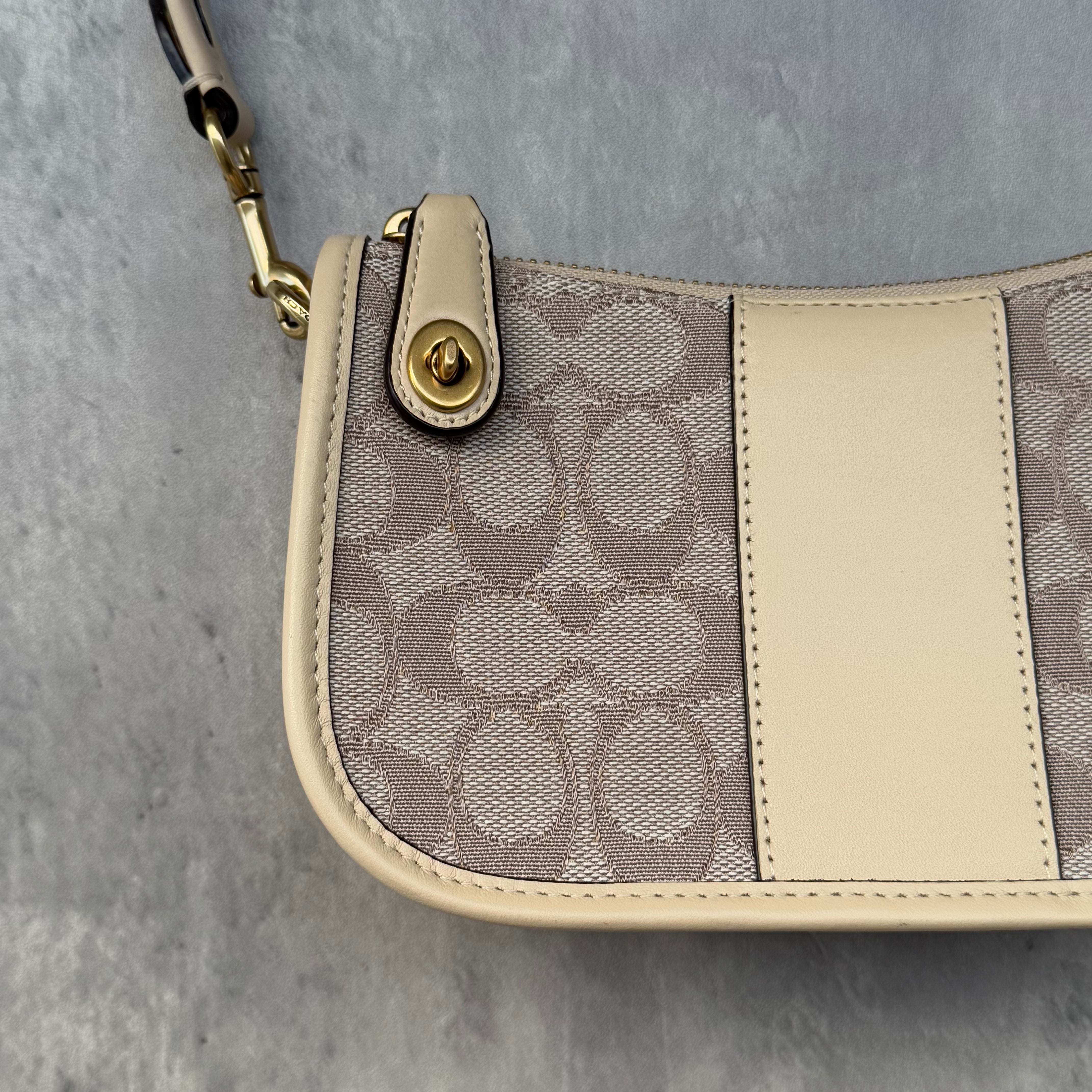 Coach Signature Swinger 20 Shoulder Bag Cream