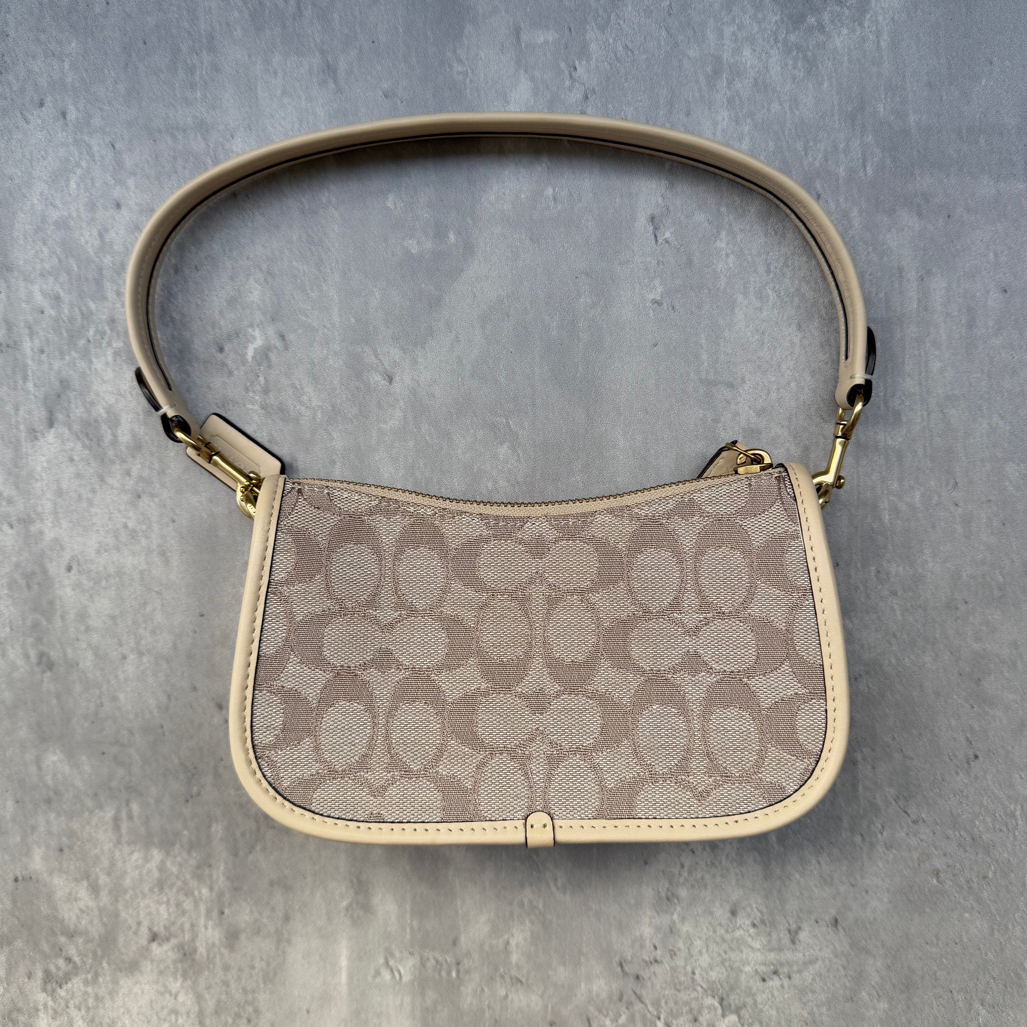 Coach Signature Swinger 20 Shoulder Bag Cream