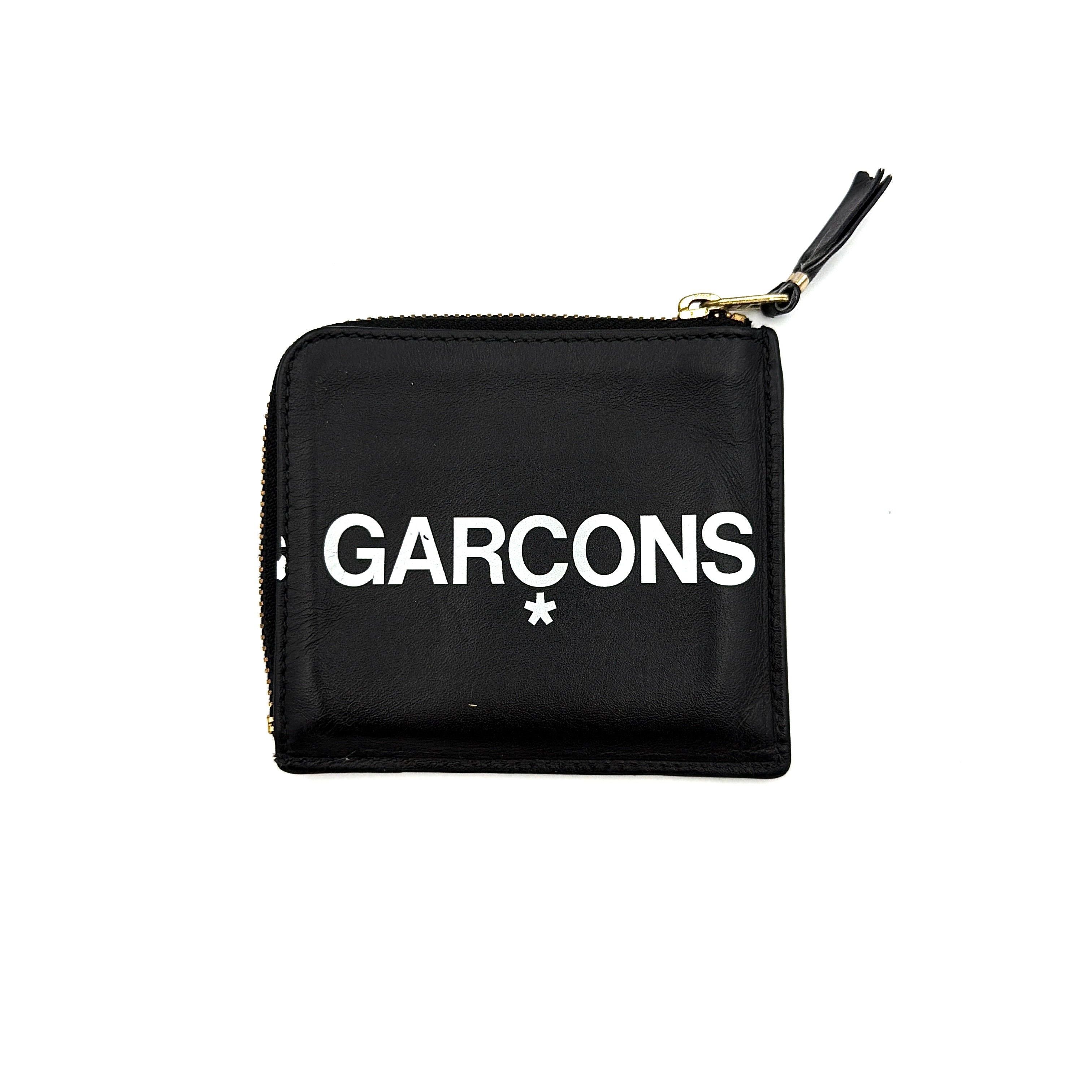 COMME de GARÇONS Huge Logo Zip Wallet Black
