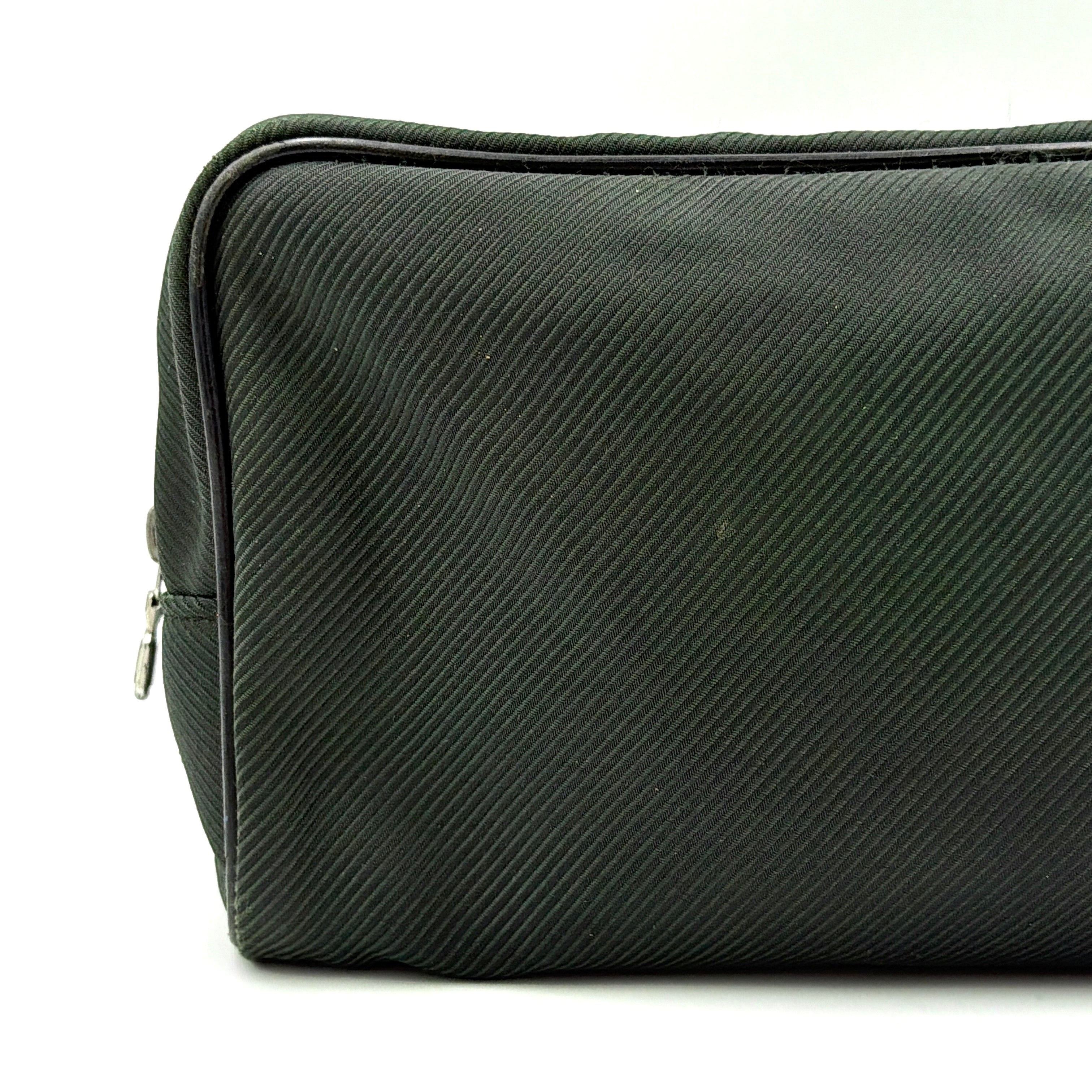Louis Vuitton Taiga Parana Clutch Bag in deep green Taiga leather with black leather handle and silver-tone zipper, shown from the front.