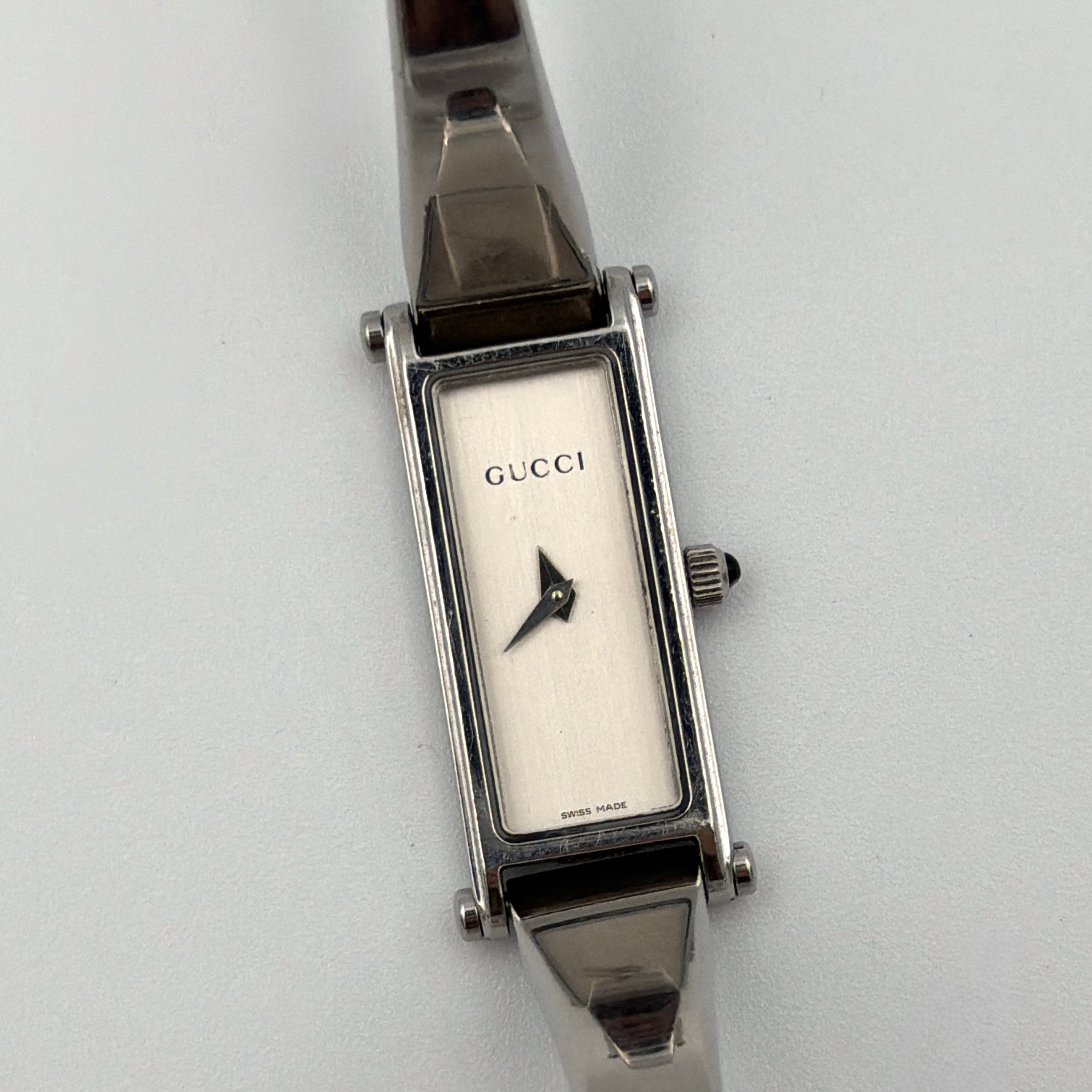 Gucci 1500L Bangle Watch Silver