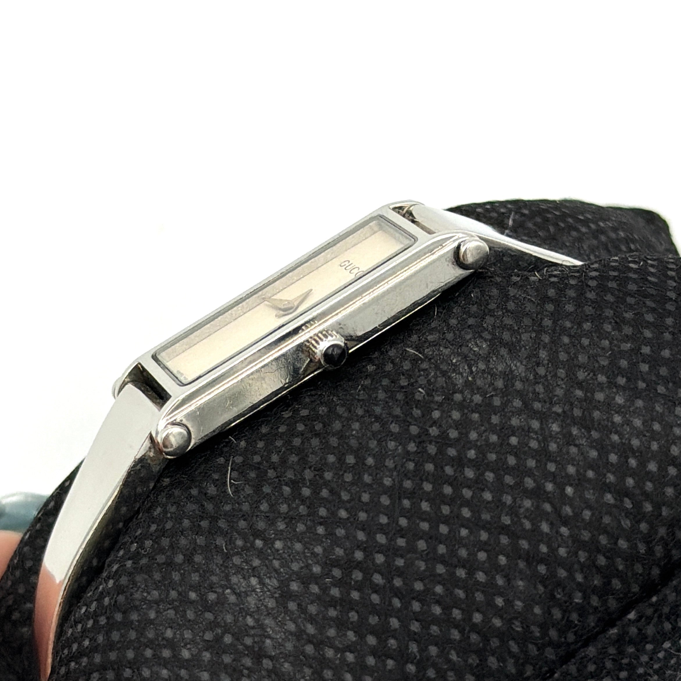 Gucci 1500L Bangle Watch Silver