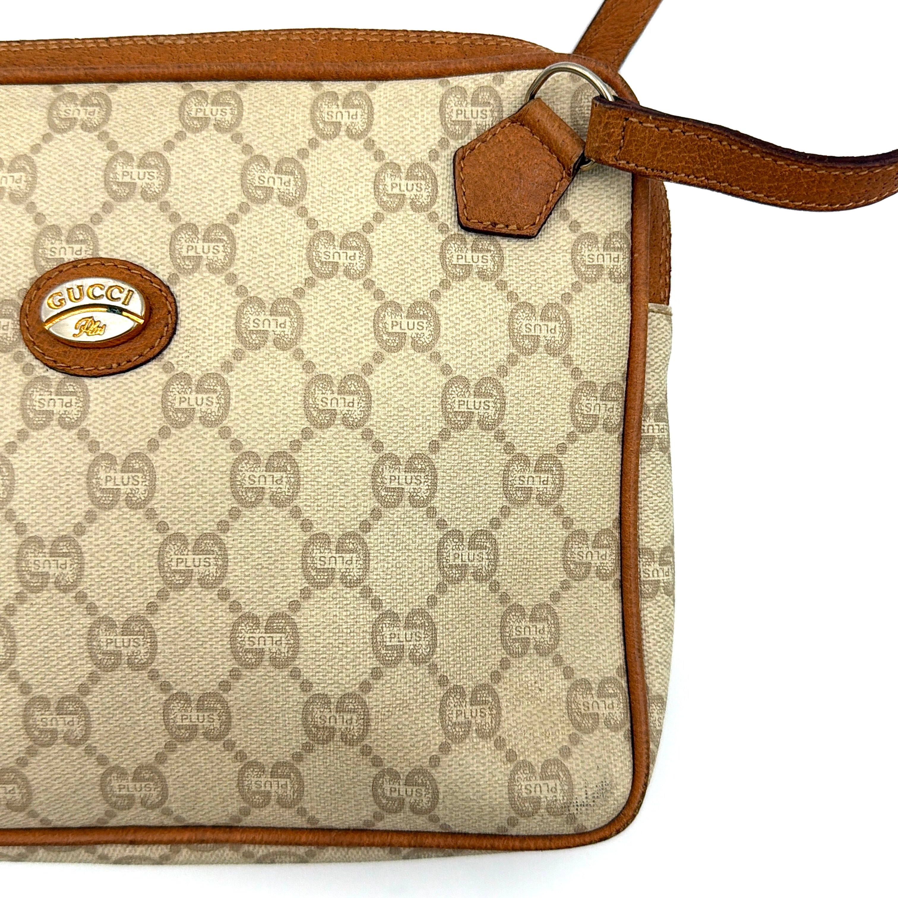 Gucci GG Plus Supreme Monogram Clutch Bag Beige/Tan