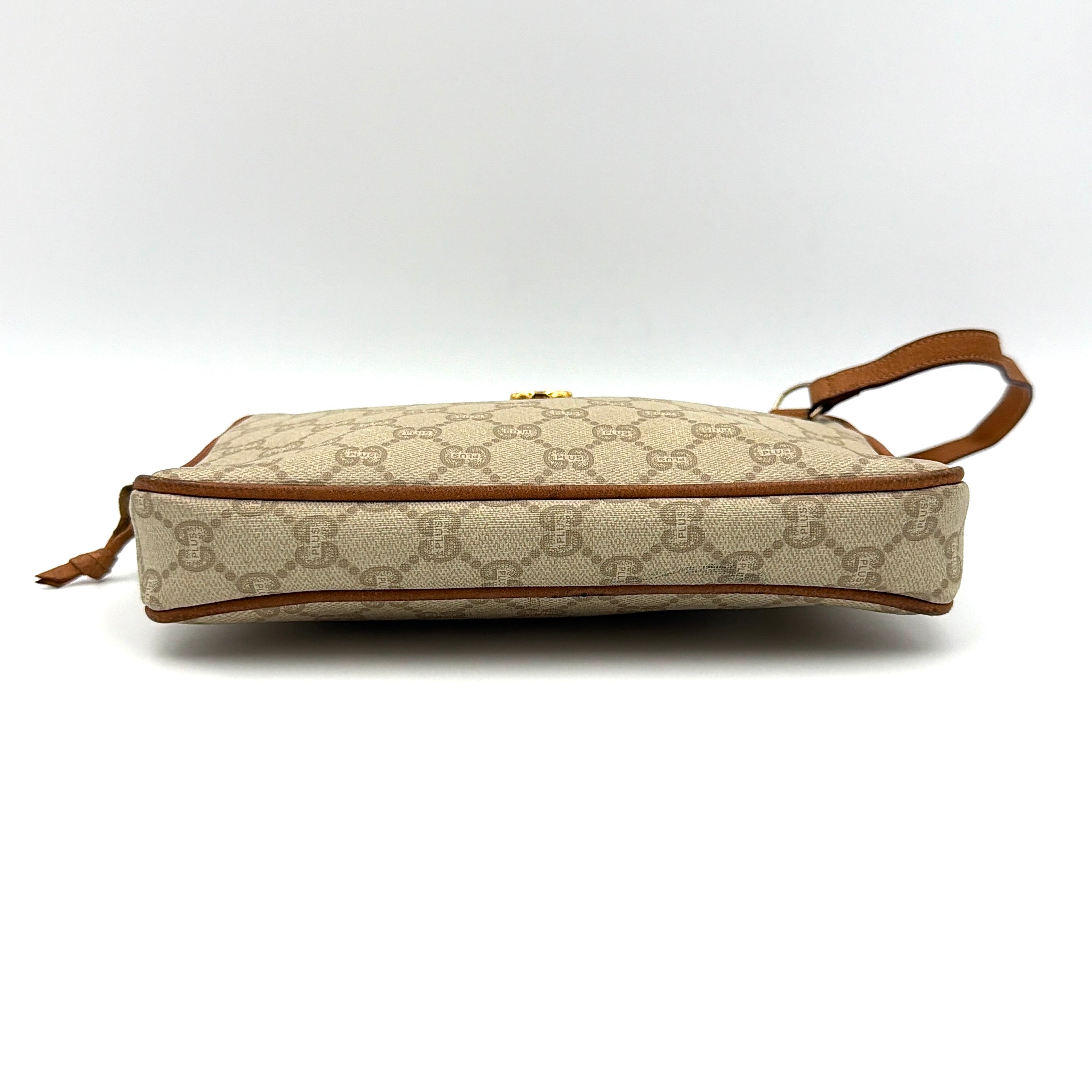 Gucci GG Plus Supreme Monogram Clutch Bag Beige/Tan