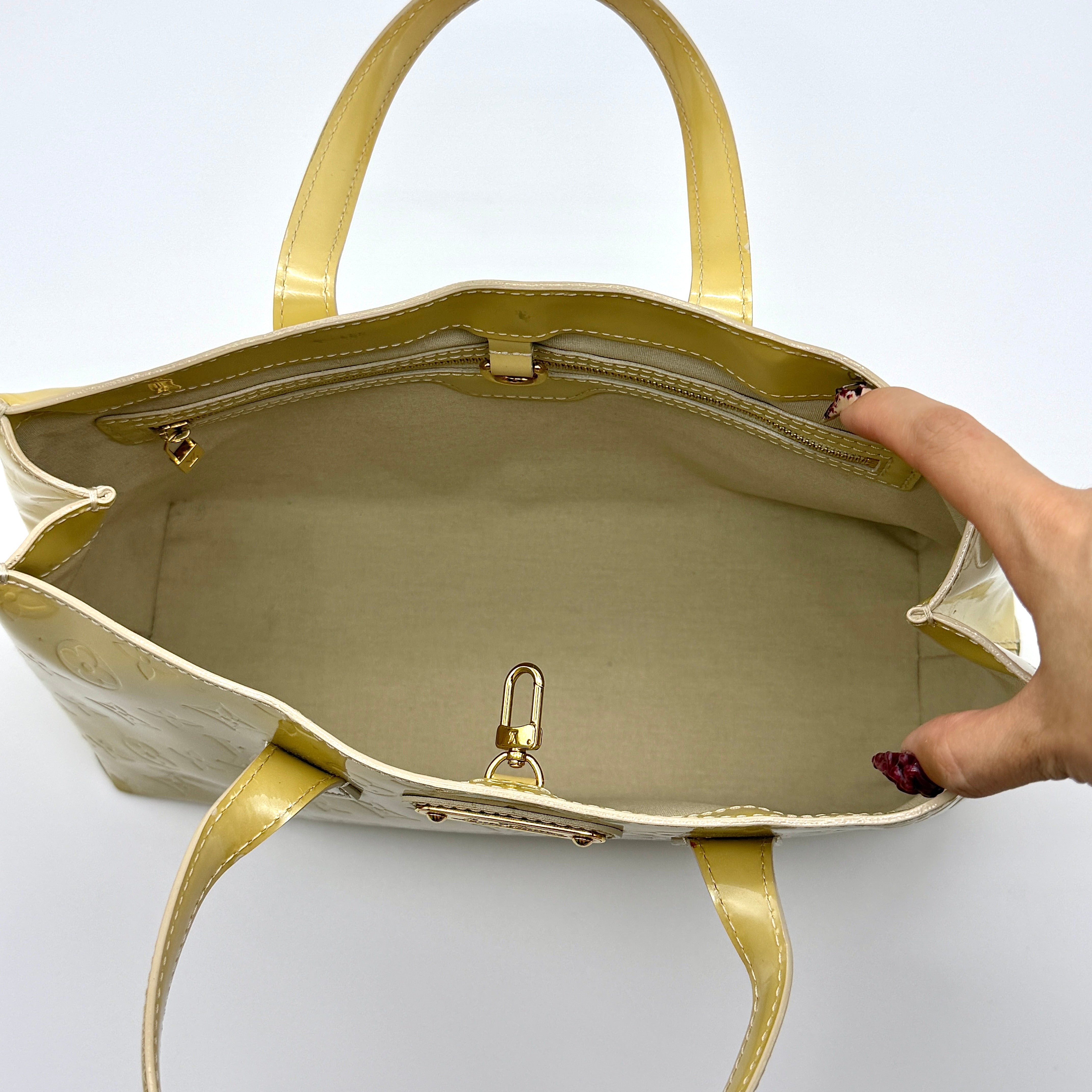 Louis Vuitton Monogram PM Wilshire Vernis Beige