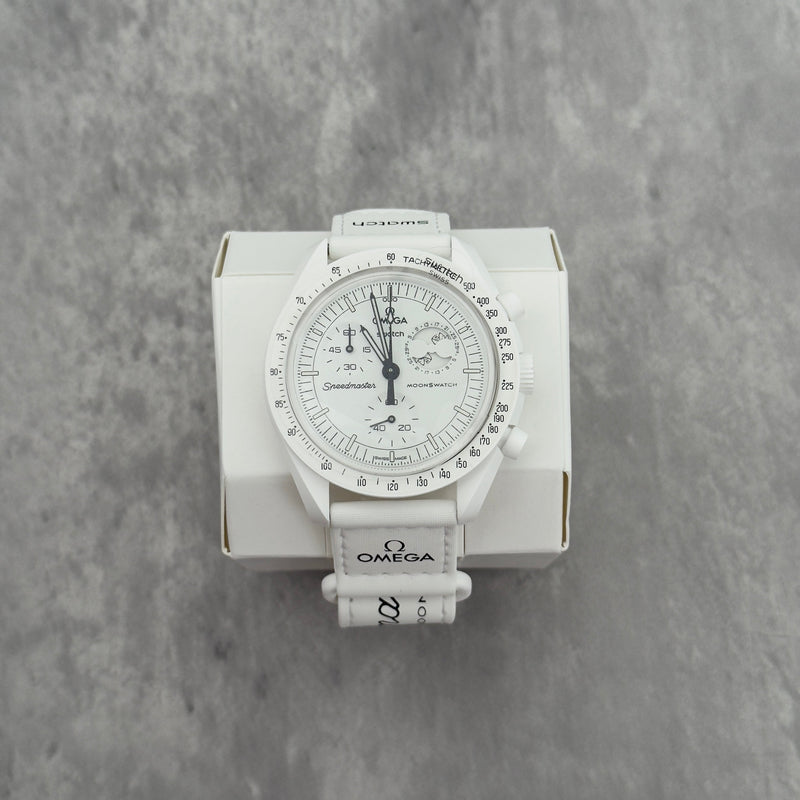 Swatch x Omega Snoopy Mission to the Moonphase Full Moon