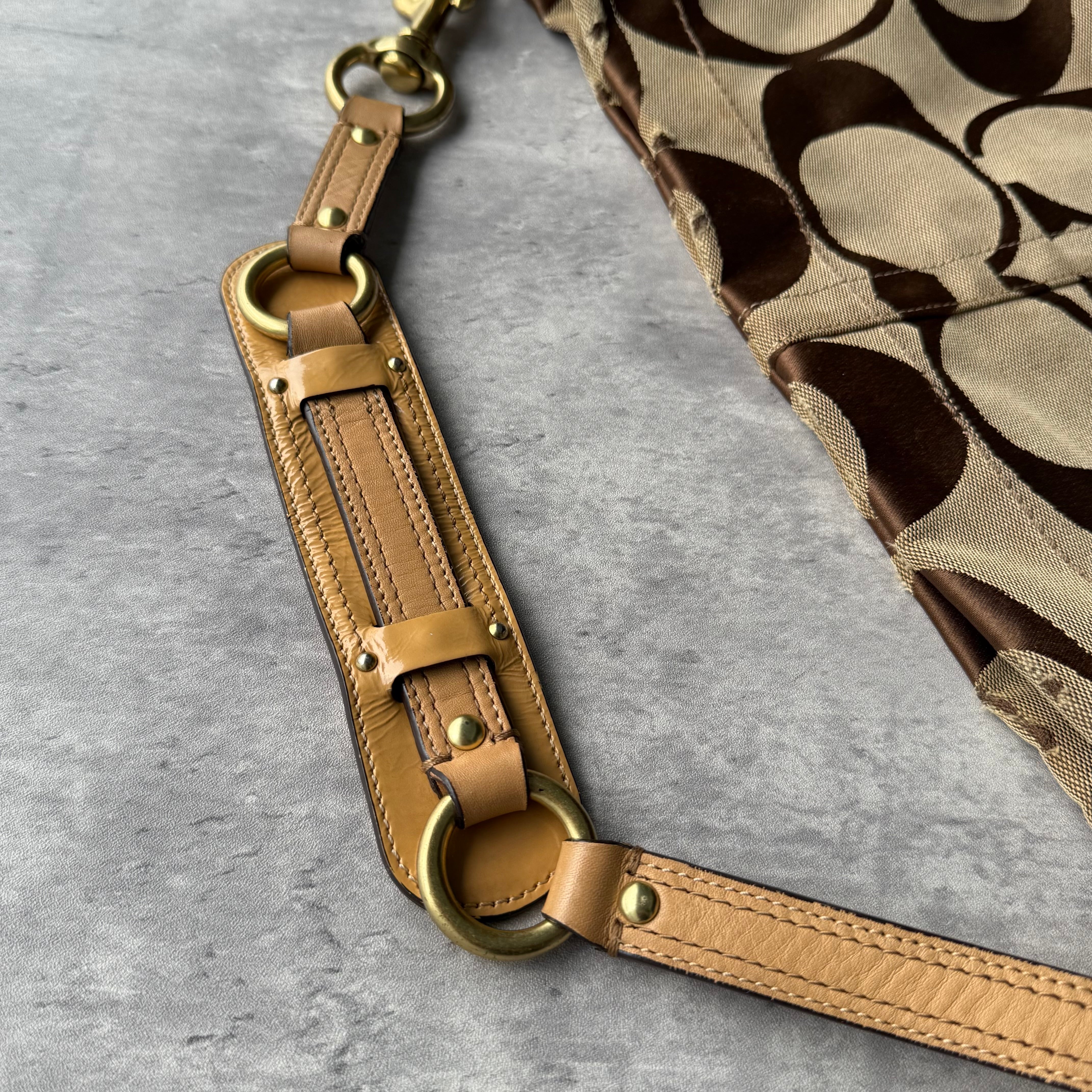 Coach Signature Carly ShoulderBag Beige