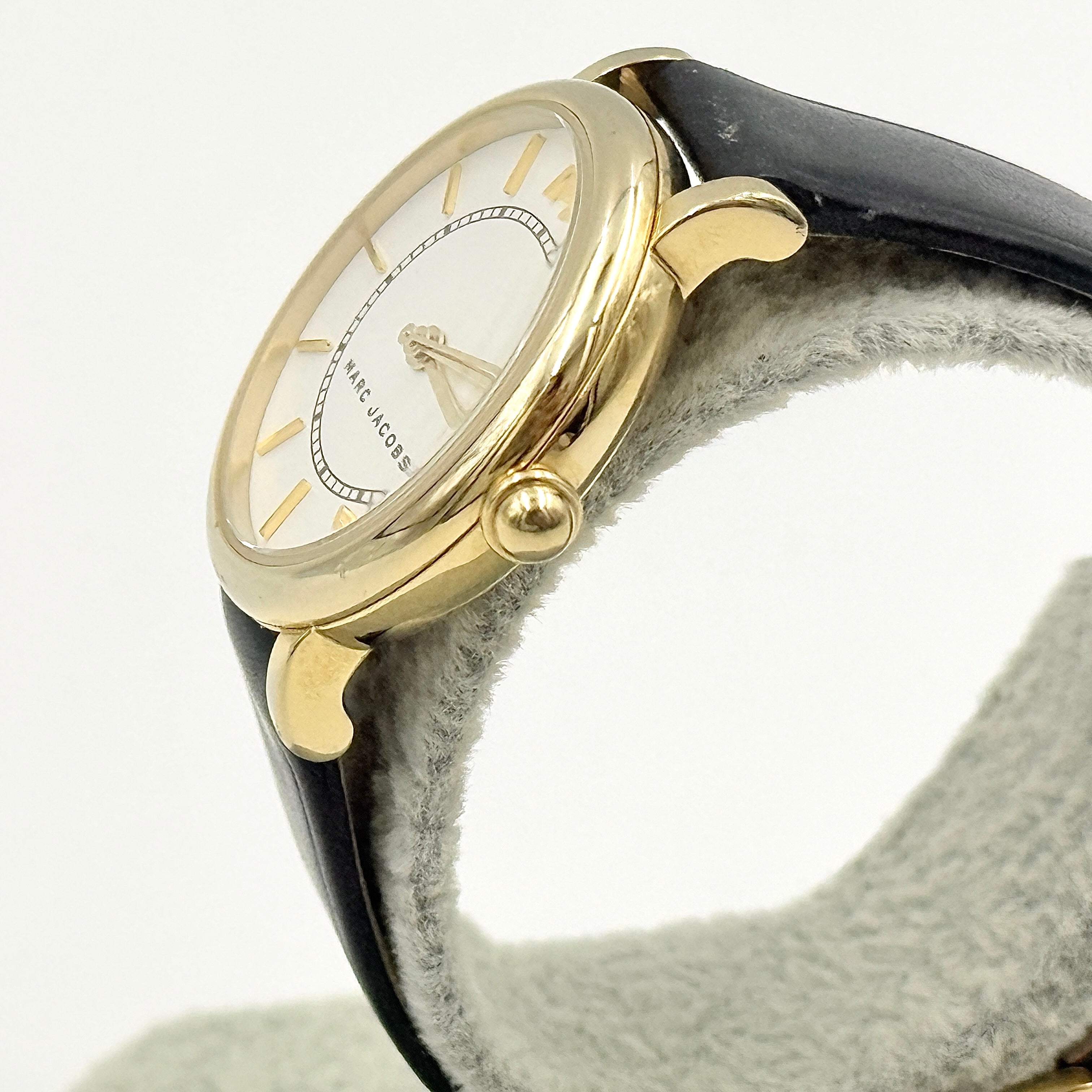 Marc Jacobs Roxy MJ1532 Gold Tone Watch Black