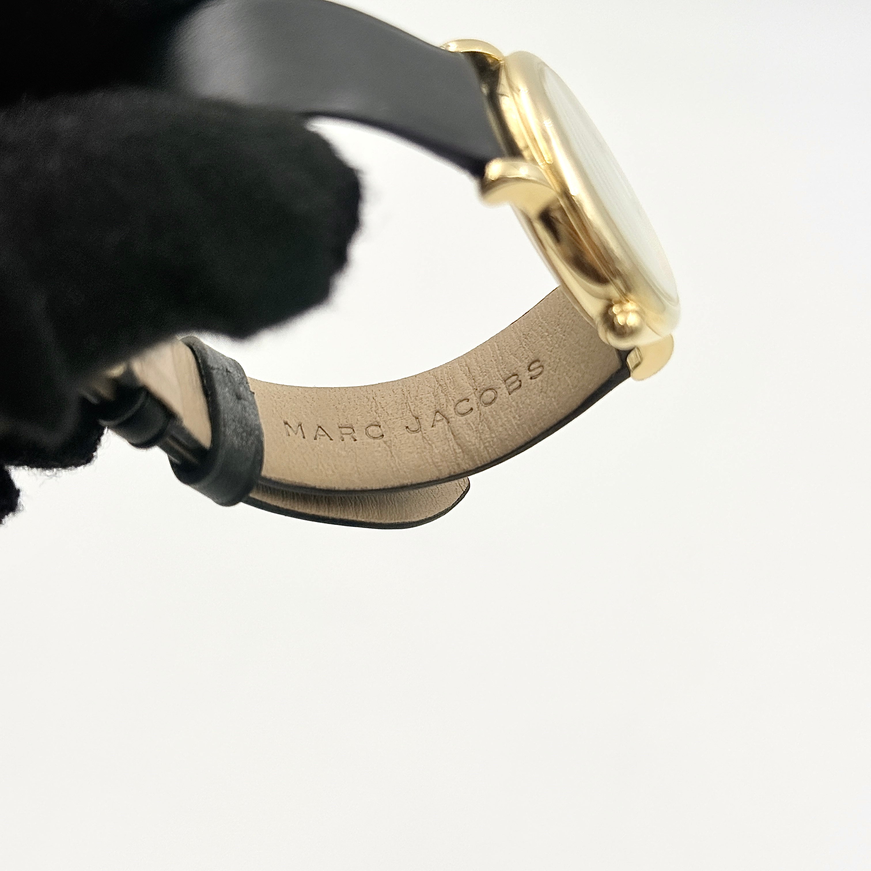 Marc Jacobs Roxy MJ1532 Gold Tone Watch Black