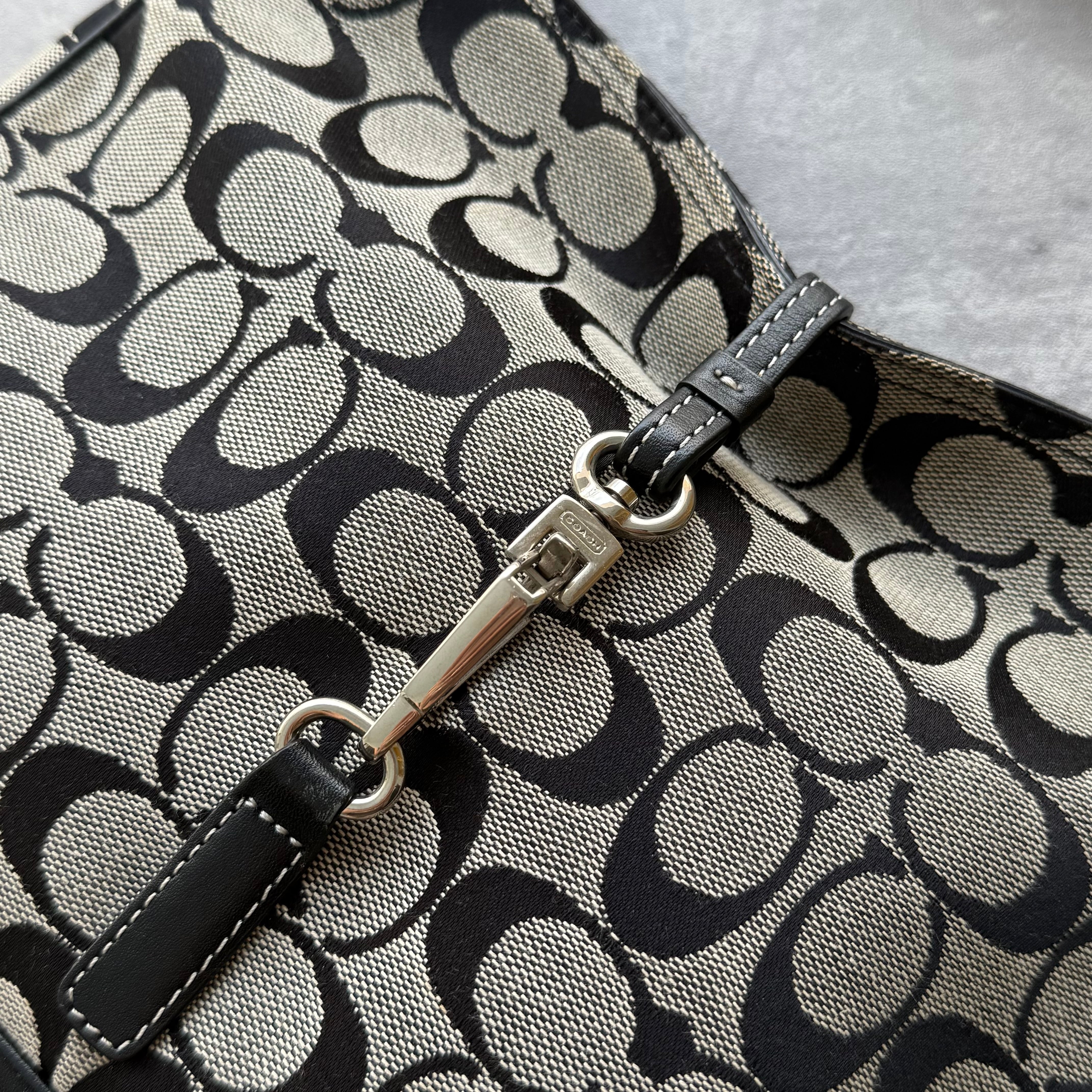 Coach Hobo Signature Clip Canvas Handbag Grey/Black