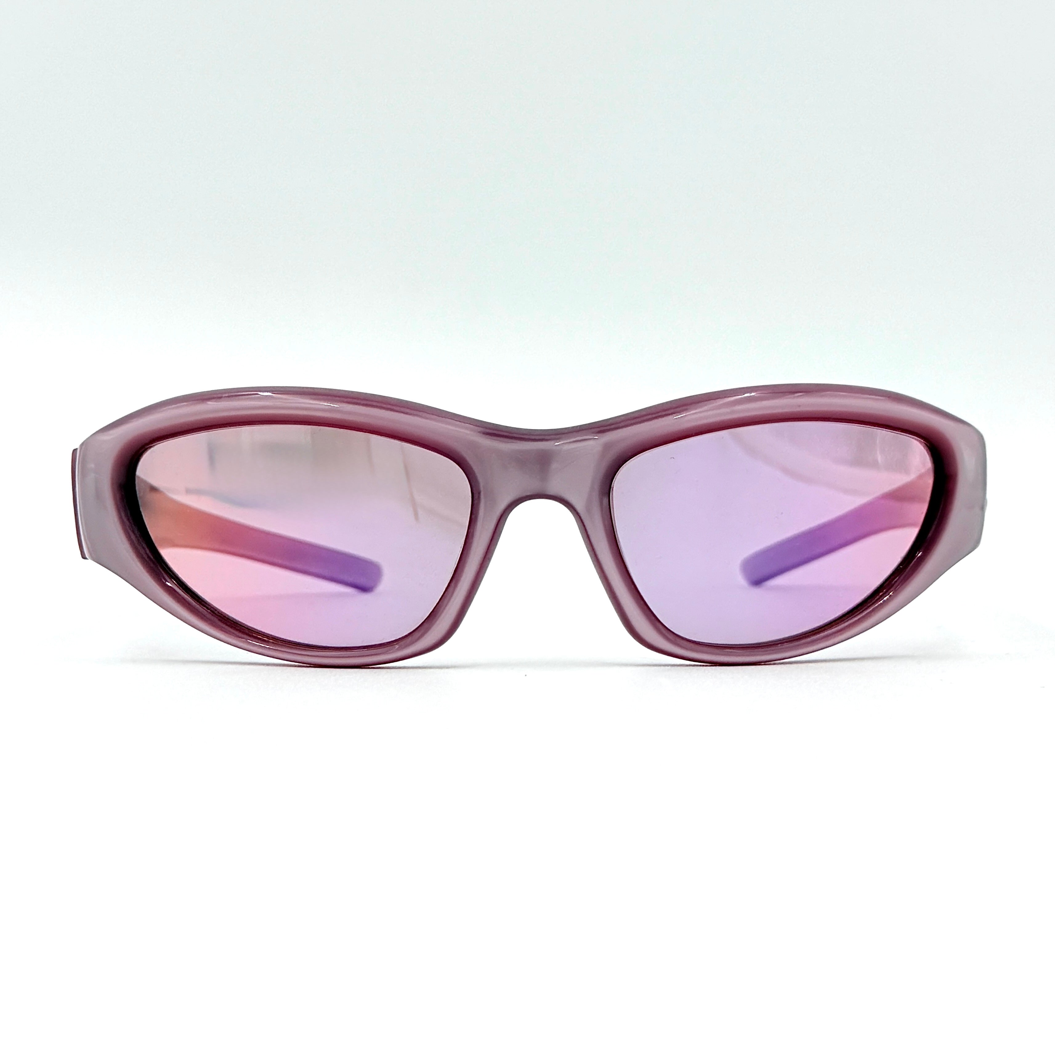 Gentle Monster R.E.A.T sunglasses in translucent pink acetate with mirrored pink lenses and silver star hardware, displayed alongside a chrome hard case.