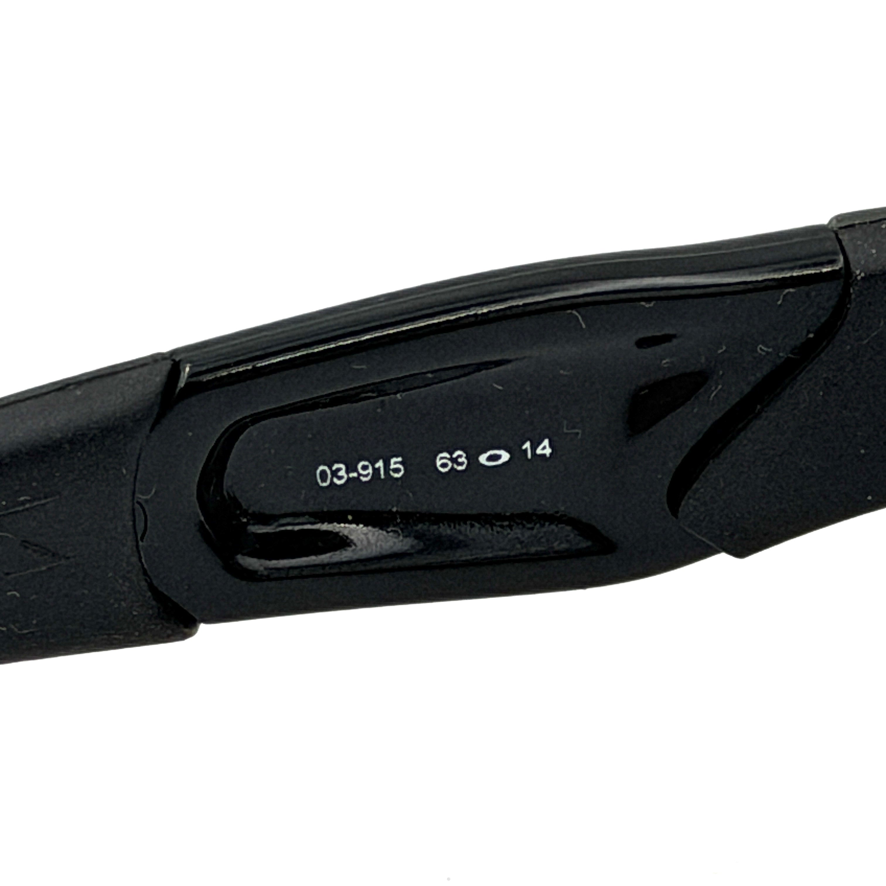 Oakley FLAK Jacket 03-915 sunglasses in black with grey lenses, shown with original zip case.