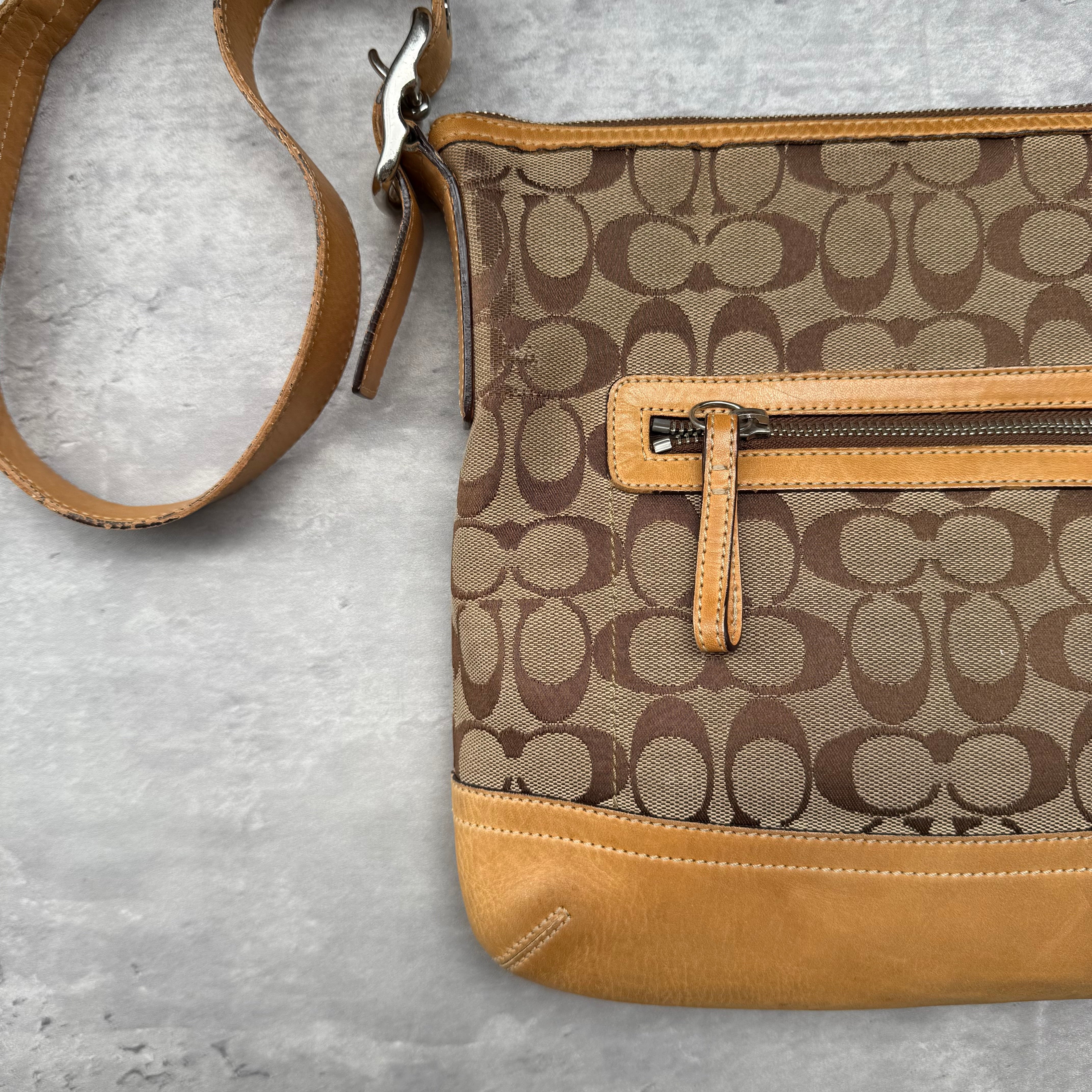 Coach Signature Canvas Crossbody ShoulderBag Beige/Brown