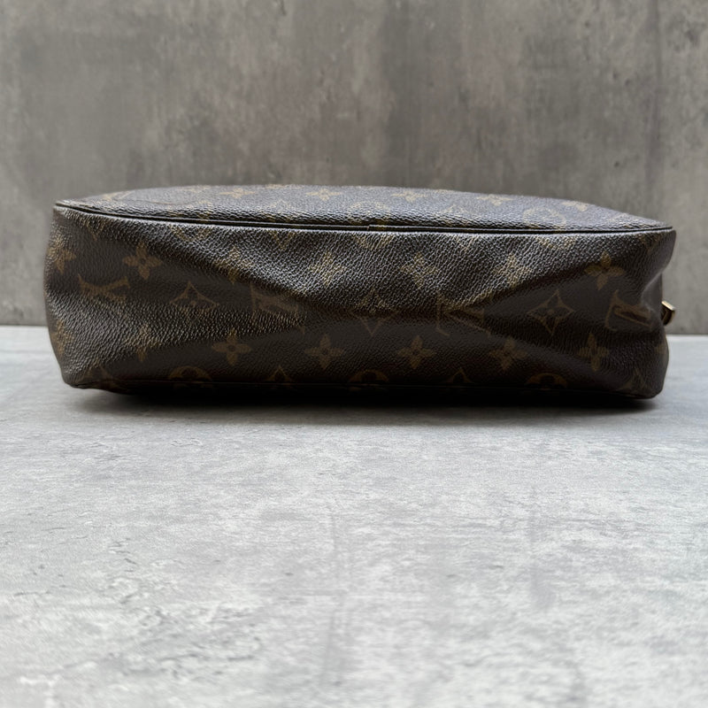 Louis Vuitton Trousse de Toilette Monogram Washbag