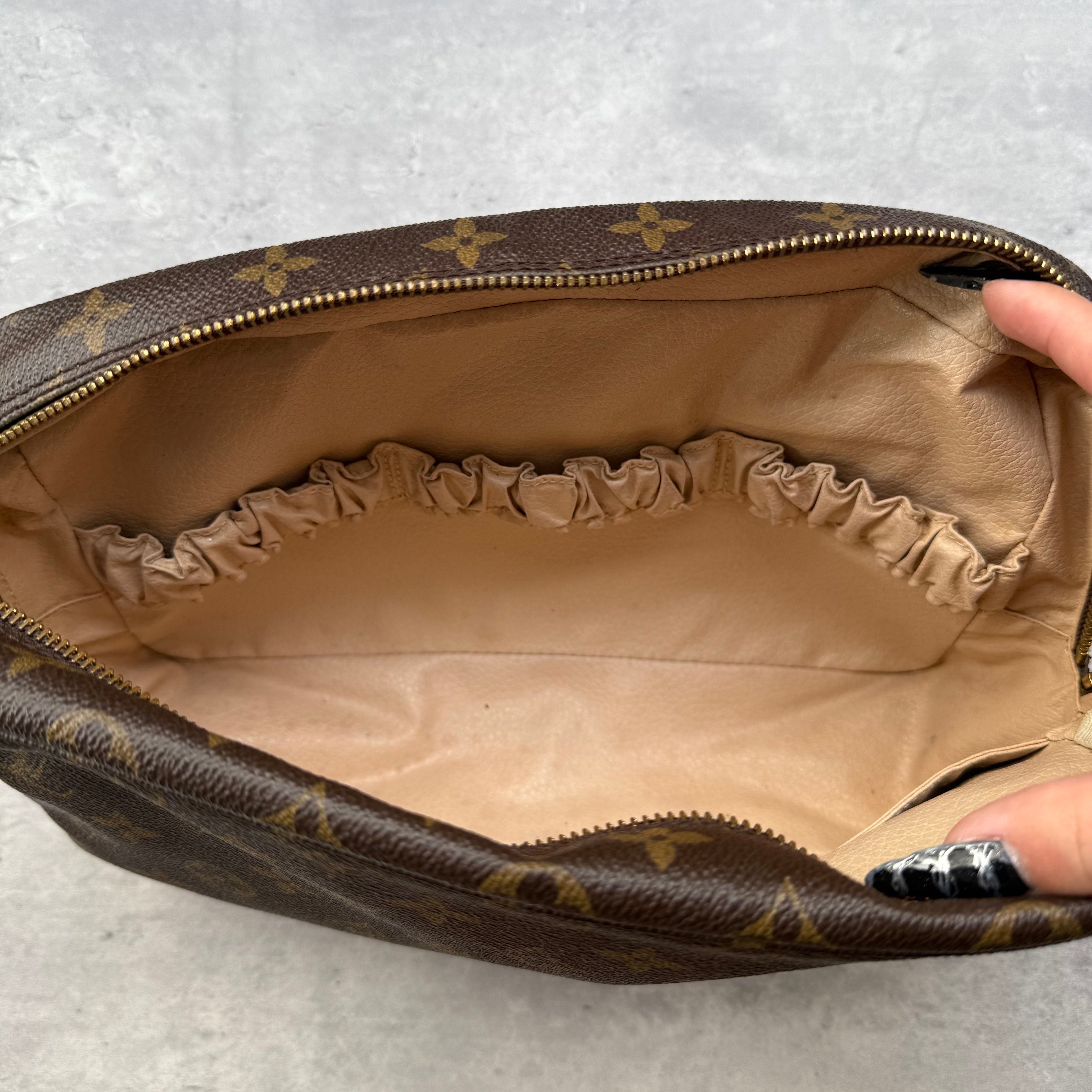 Louis Vuitton Trousse de Toilette Monogram Washbag