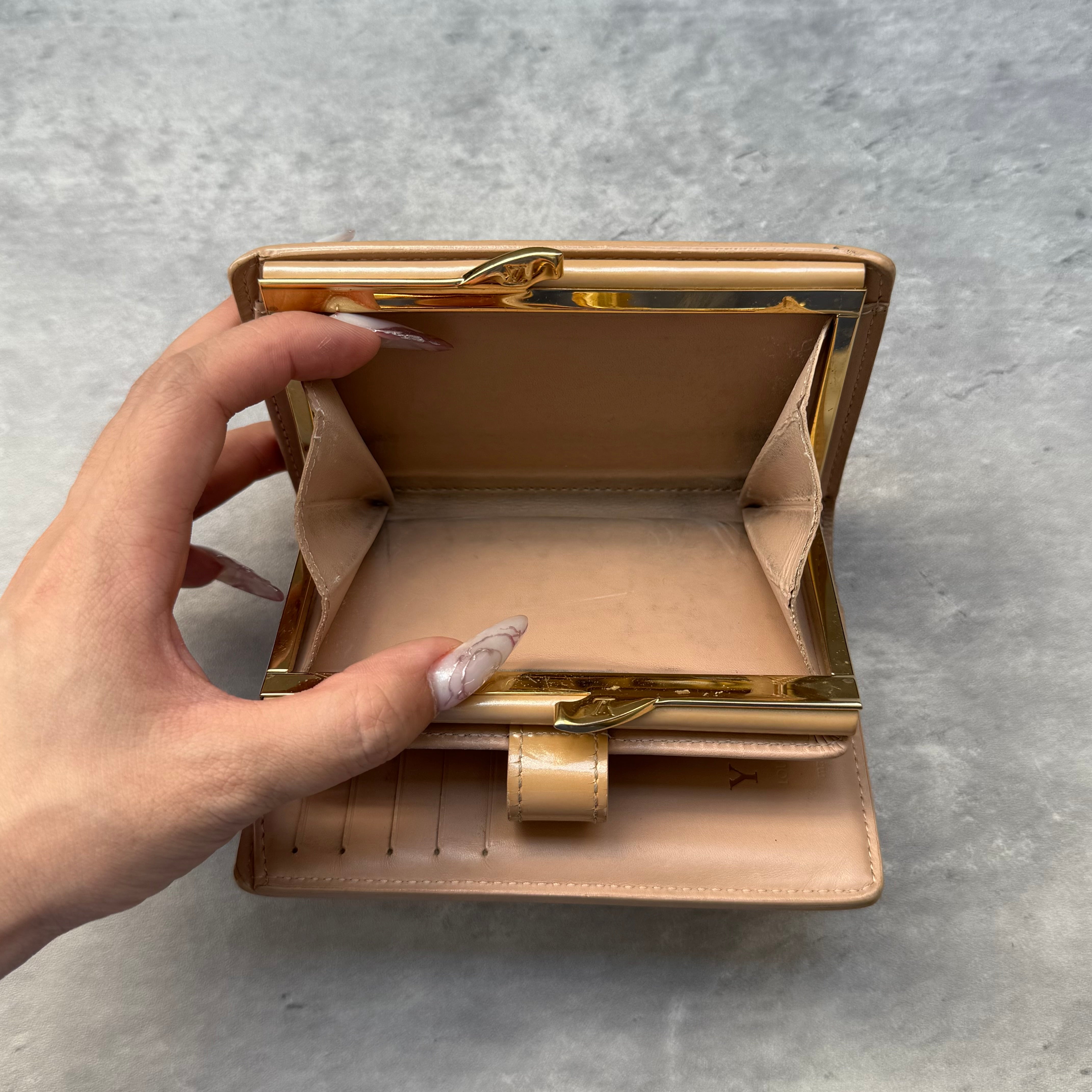 Louis Vuitton Monogram Vernis Kisslock Patent Wallet Tan