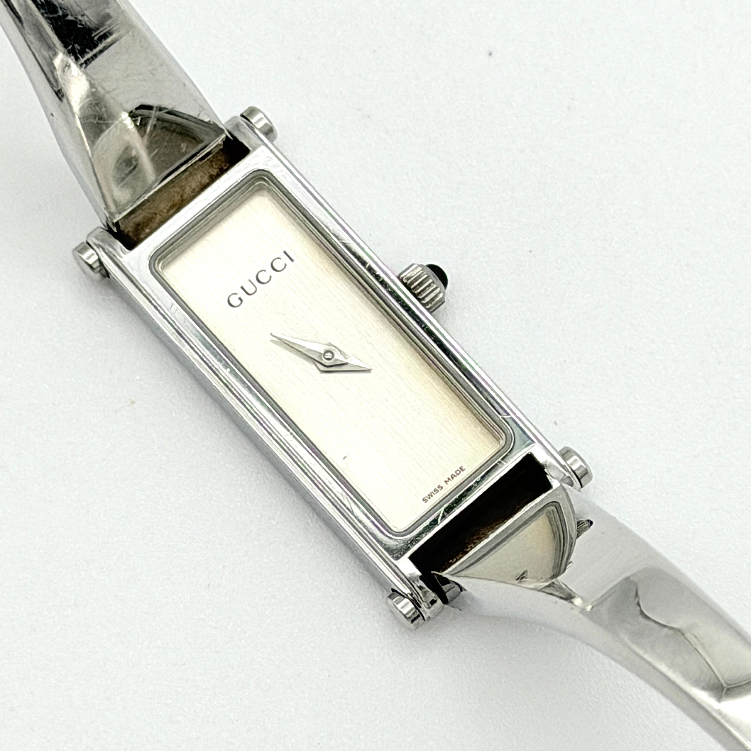 Gucci 1500L Bangle Watch Silver