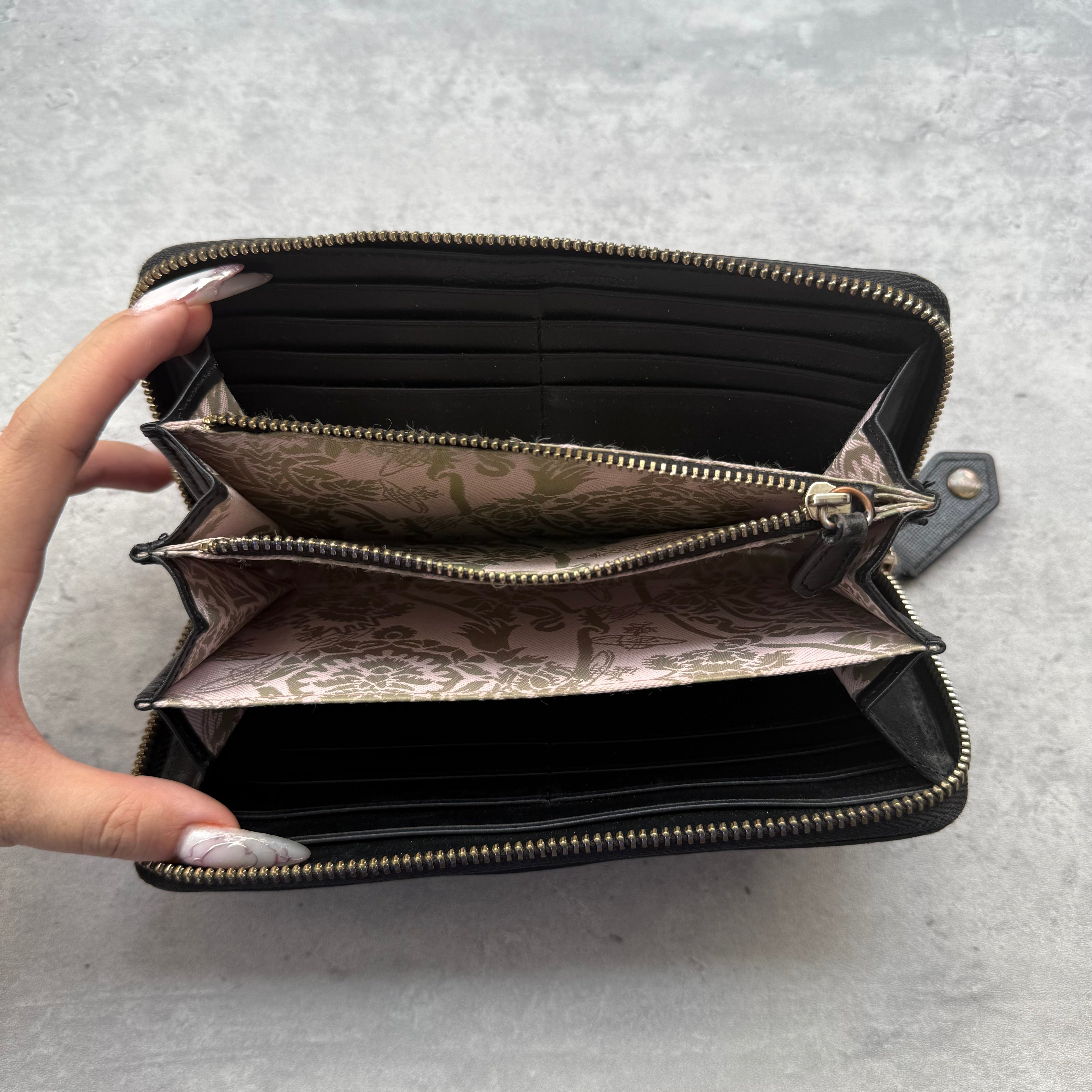 Vivienne Westwood Orb Zip Round Long Wallet Black