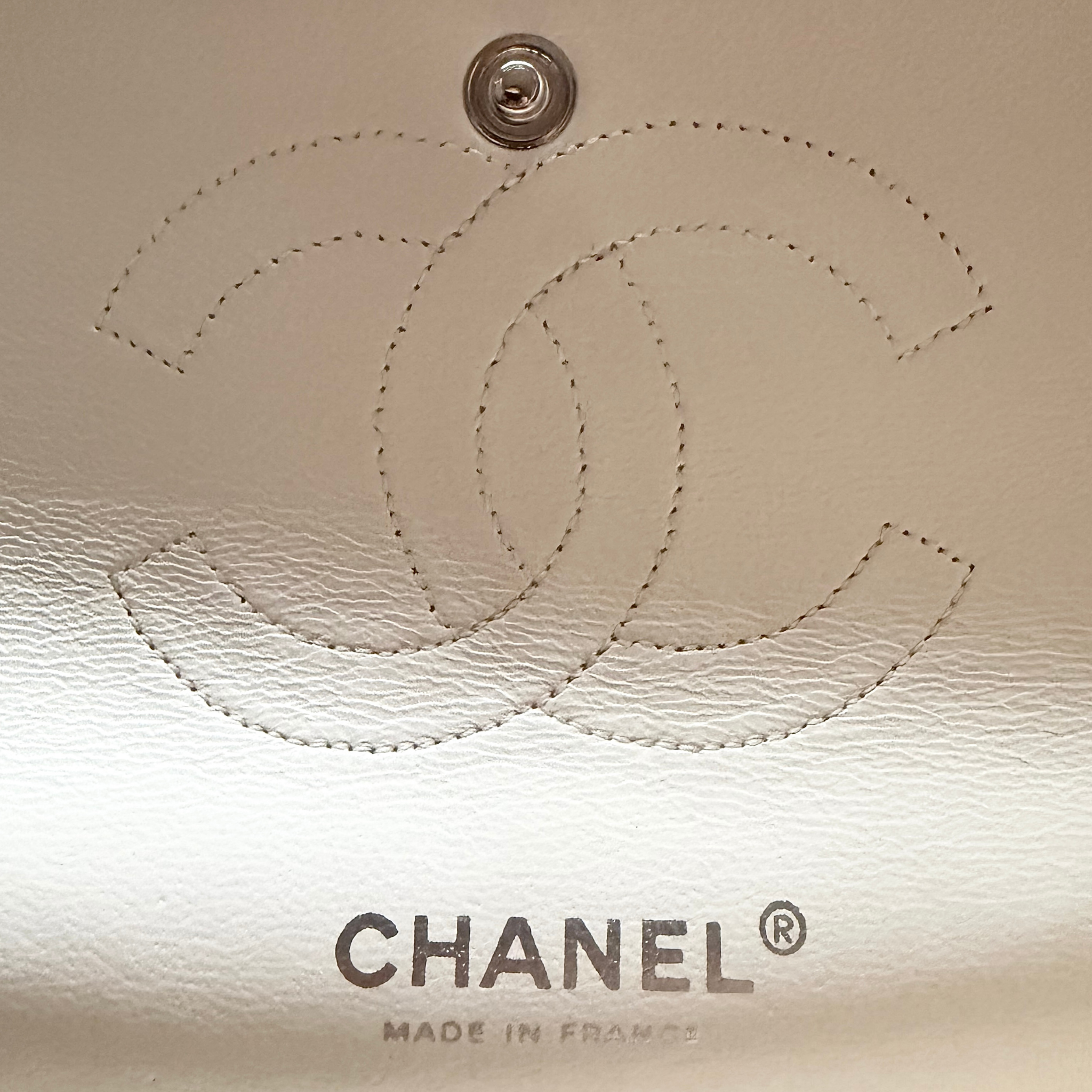 Chanel 25 Matelasse Quilted Double Flap Shoulder Bag Off-White