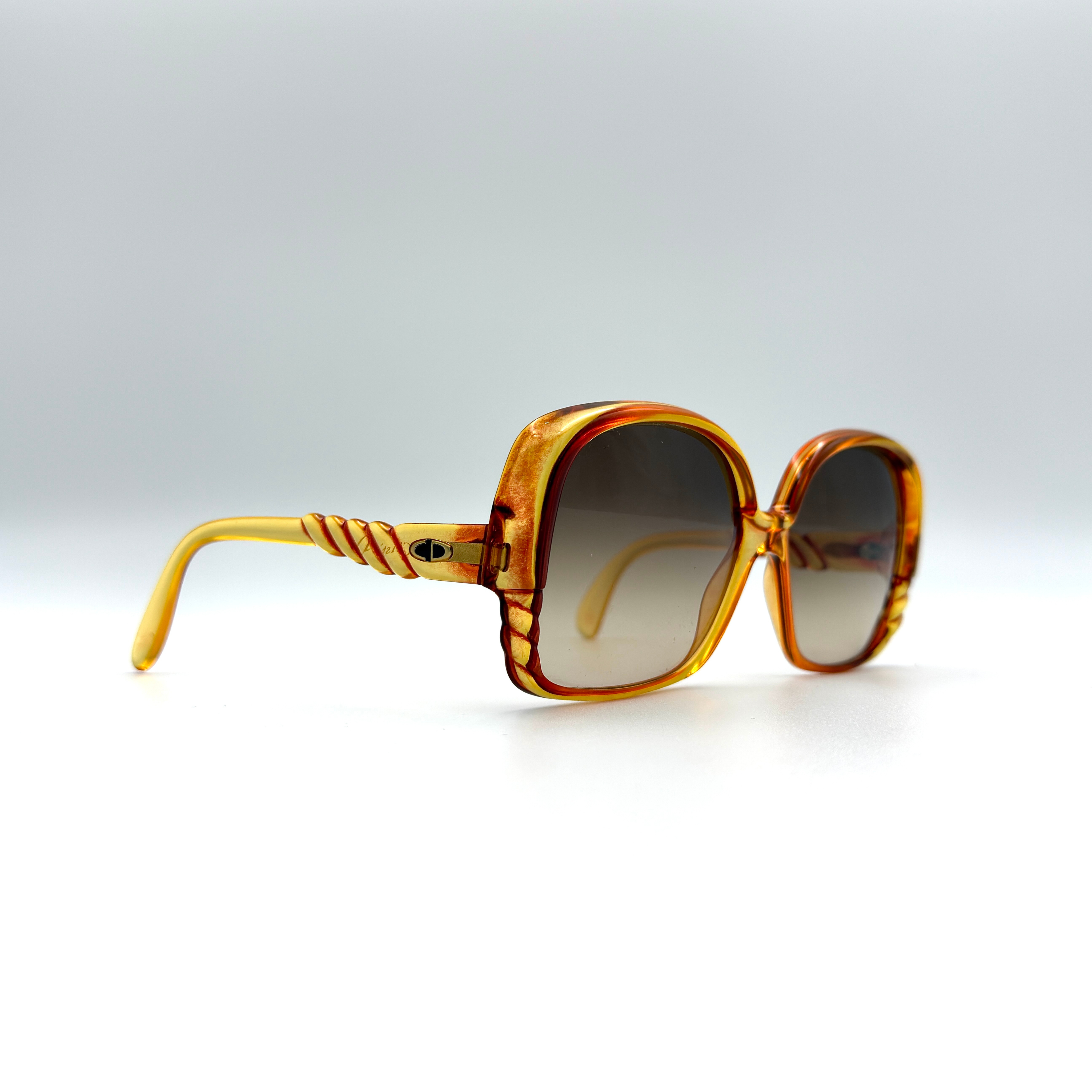 Vintage Dior 206430 oversized sunglasses in marbled amber brown acetate with gold-tone CD temple logo and brown gradient lenses.