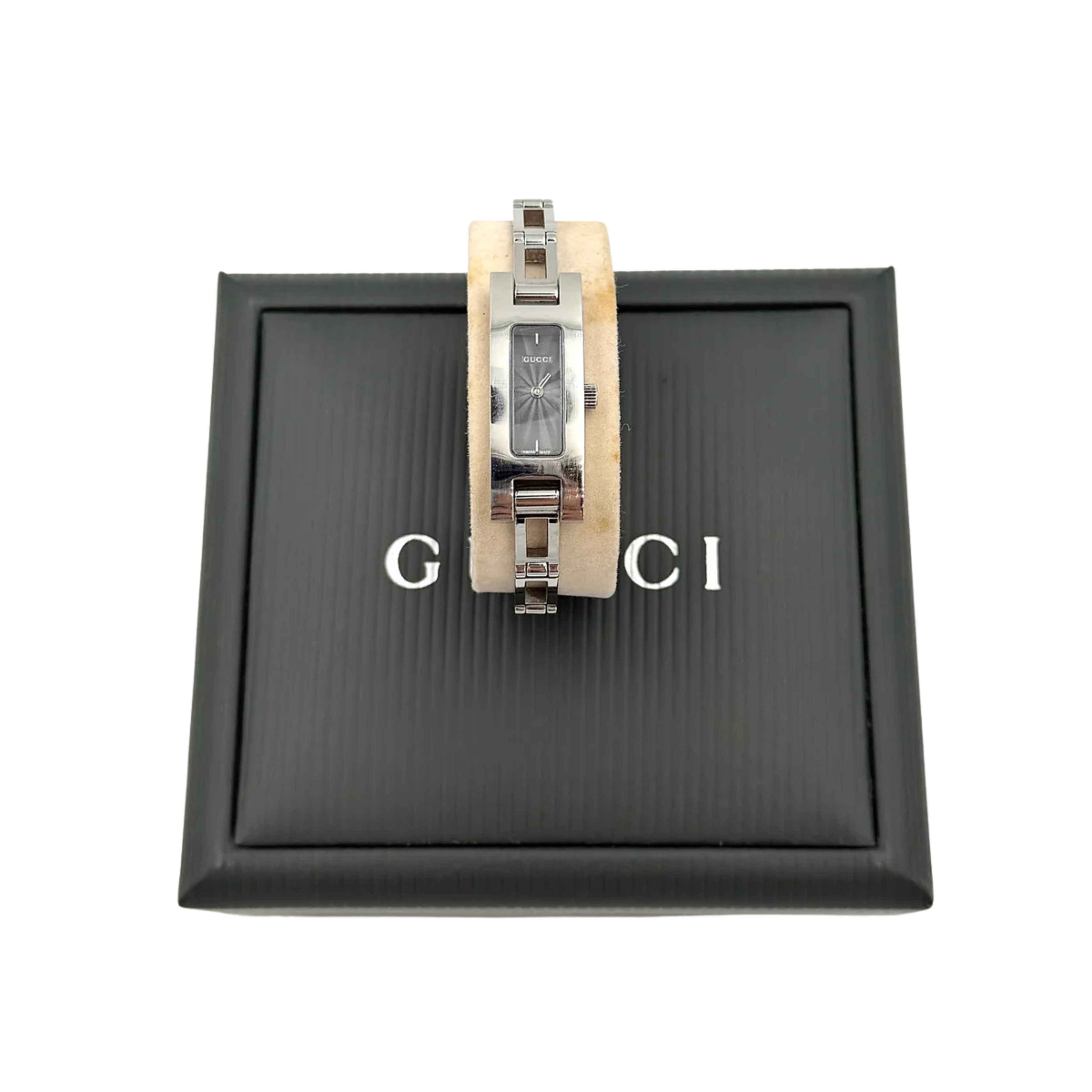 Gucci 3900L Quartz Watch featuring a silver dial, rectangular stainless steel case, and matching link bracelet.